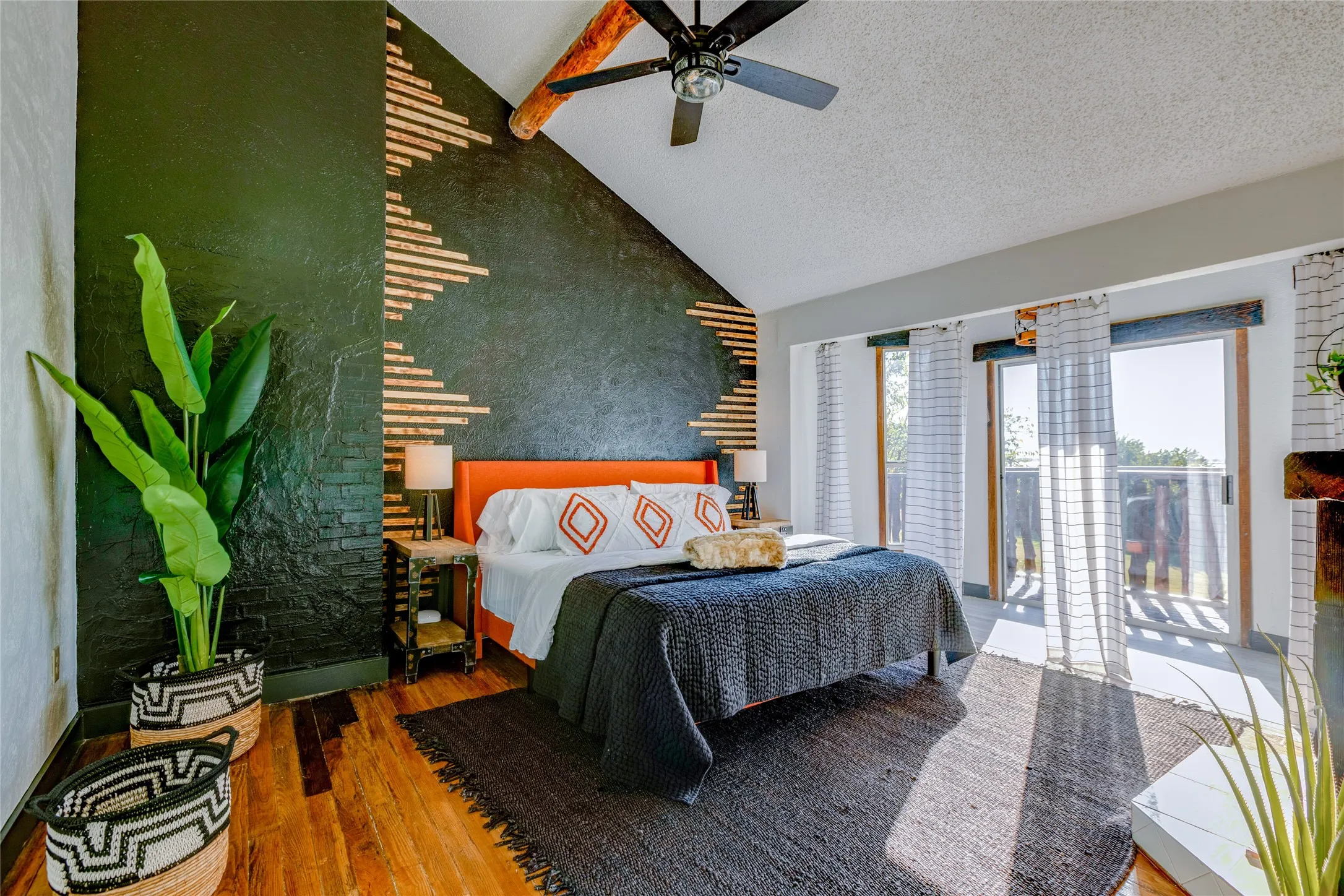 Single Family Residence For Sale in Collin County , 7404 County Road 964, Nevada, Texas 75173, 6 Bedroom, 7 Bathroom, 2 Garage spaces, 4,208 Sqft, built in 1968, Preowned, mls#21228583, Real Estate Agent in Nevada, Homes For Sale in Collin county, Homes For Sale in Nevada, Realtor in Nevada Texas, Real Estate Brokerage Independent Realty Texas, Luminita Cordes Realtor