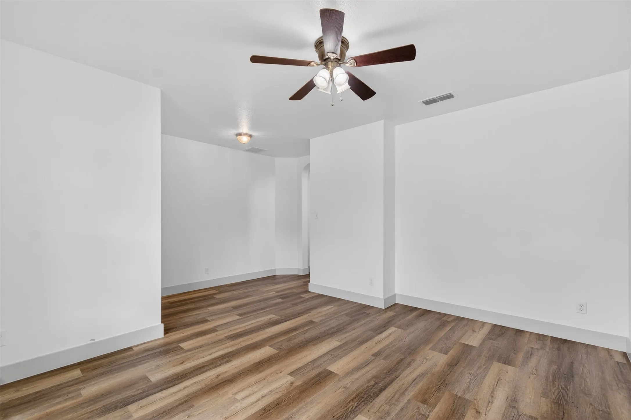 Single Family Residence For Sale in Collin County , 1321 Iron Horse Street, Wylie, Texas 75098, 4 Bedroom, 3 Bathroom, 2 Garage spaces, 2,547 Sqft, built in 2005, mls#21246438, Real Estate Agent in Wylie, Homes For Sale in Collin county, Homes For Sale in Wylie, Realtor in Wylie Texas, Real Estate Brokerage Independent Realty Texas, Luminita Cordes Realtor
