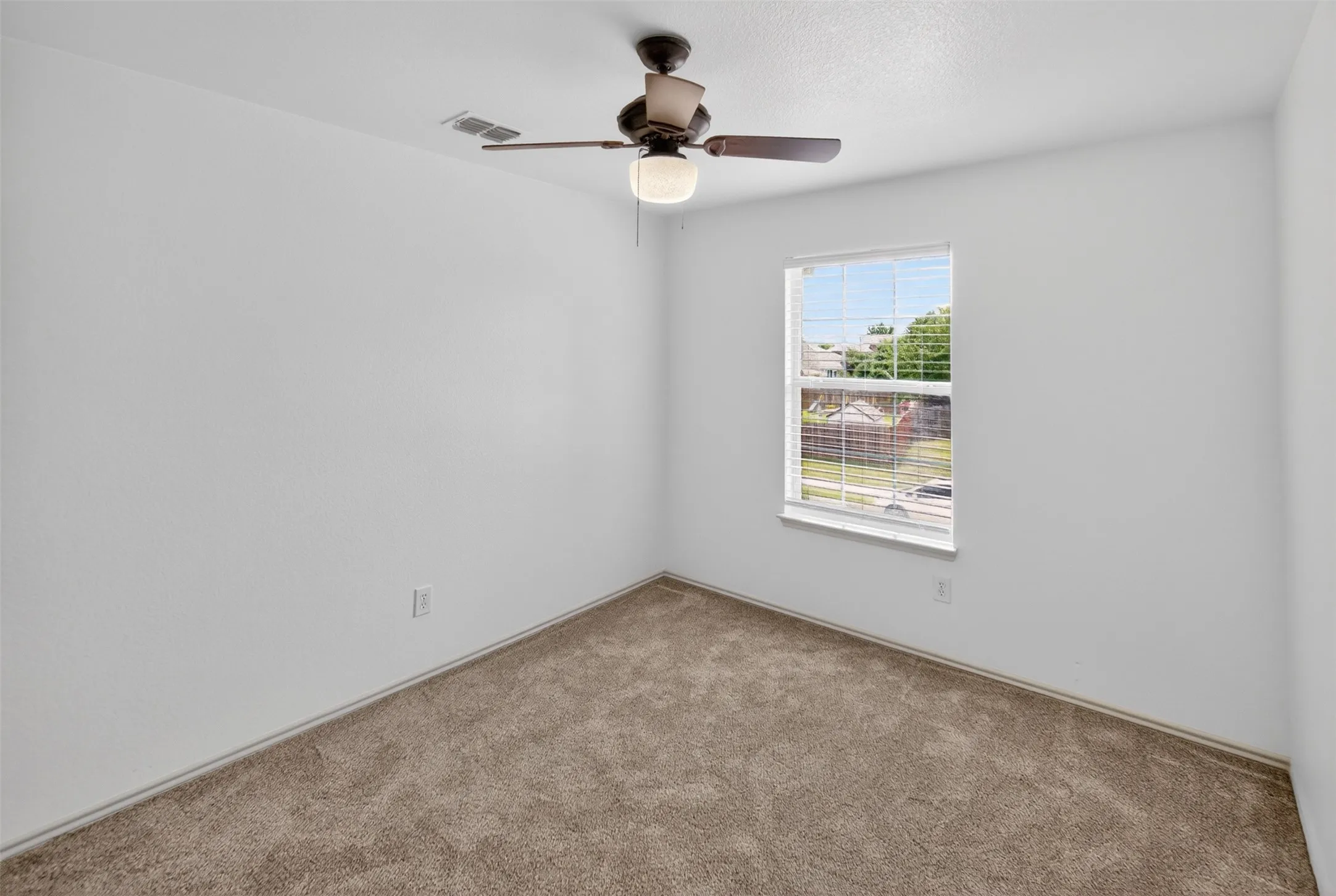 Single Family Residence For Sale in Collin County , 1321 Iron Horse Street, Wylie, Texas 75098, 4 Bedroom, 3 Bathroom, 2 Garage spaces, 2,547 Sqft, built in 2005, mls#21246438, Real Estate Agent in Wylie, Homes For Sale in Collin county, Homes For Sale in Wylie, Realtor in Wylie Texas, Real Estate Brokerage Independent Realty Texas, Luminita Cordes Realtor