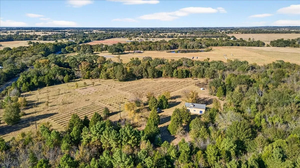 Single Family Residence For Sale in Van Zandt County , 1603 VZ CR 2908, Eustace, Texas 75124, 2 Bedrooms, 1 Bathroom, Garage spaces, 1,280 Sqft, built in 2012, Price $452,000, mls#21262421, Real Estate Agent in Eustace, Homes For Sale in Van Zandt county, Homes For Sale in Eustace, Realtor in Eustace Texas, Real Estate Brokerage Independent Realty Texas, Luminita Cordes Realtor