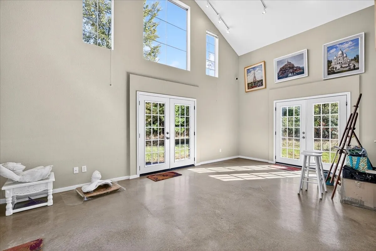 Single Family Residence For Sale in Van Zandt County , 1603 VZ CR 2908, Eustace, Texas 75124, 2 Bedrooms, 1 Bathroom, Garage spaces, 1,280 Sqft, built in 2012, Price $452,000, mls#21262421, Real Estate Agent in Eustace, Homes For Sale in Van Zandt county, Homes For Sale in Eustace, Realtor in Eustace Texas, Real Estate Brokerage Independent Realty Texas, Luminita Cordes Realtor