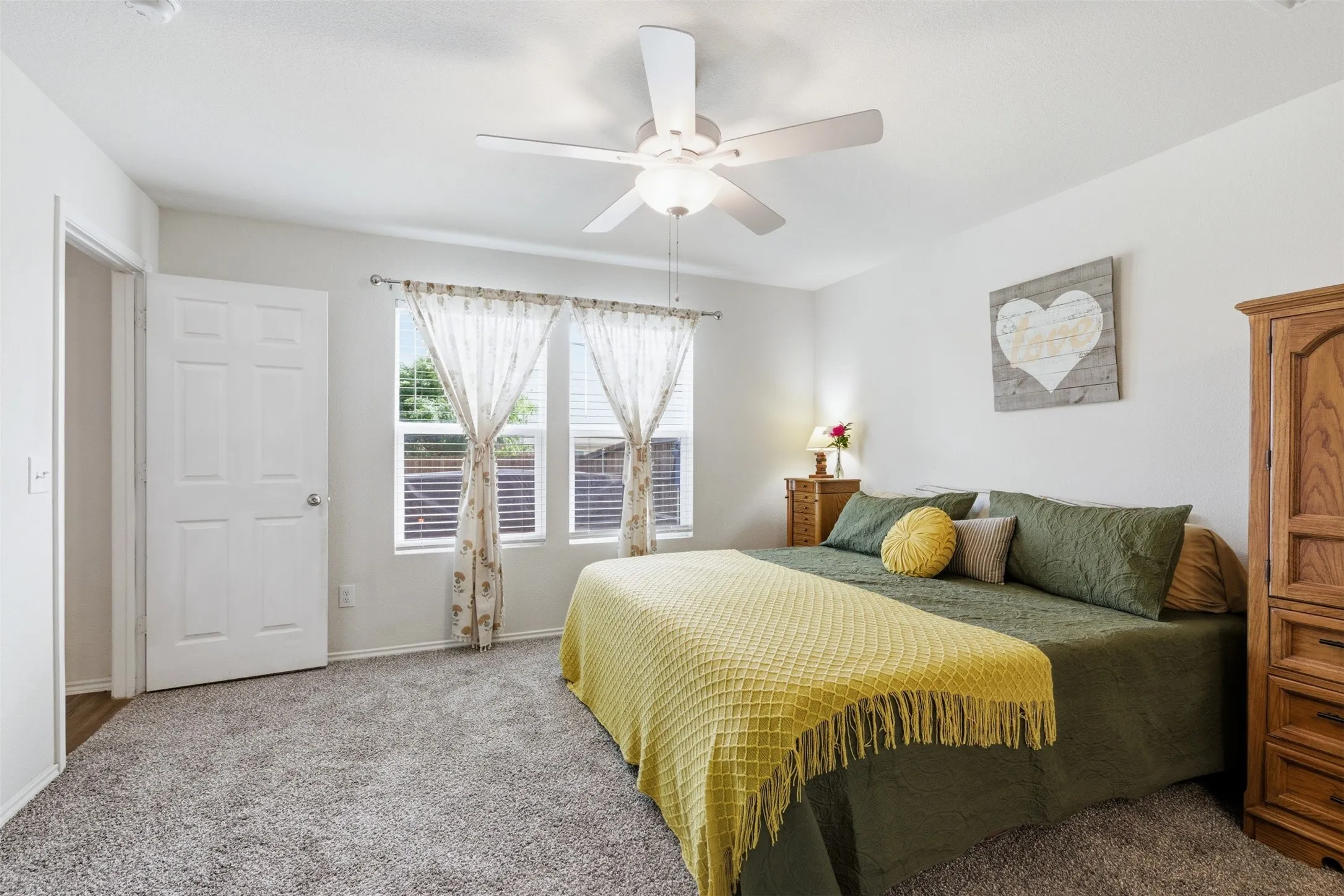 Single Family Residence For Sale in Denton County , 921 Shire Avenue, Haslet, Texas 76052, 3 Bedrooms, 2 Bathrooms, 2 Garage spaces, 1,427 Sqft, built in 2021, Price $315,000, mls#21261903, Real Estate Agent in Haslet, Homes For Sale in Denton county, Homes For Sale in Haslet, Realtor in Haslet Texas, Real Estate Brokerage Independent Realty Texas, Luminita Cordes Realtor