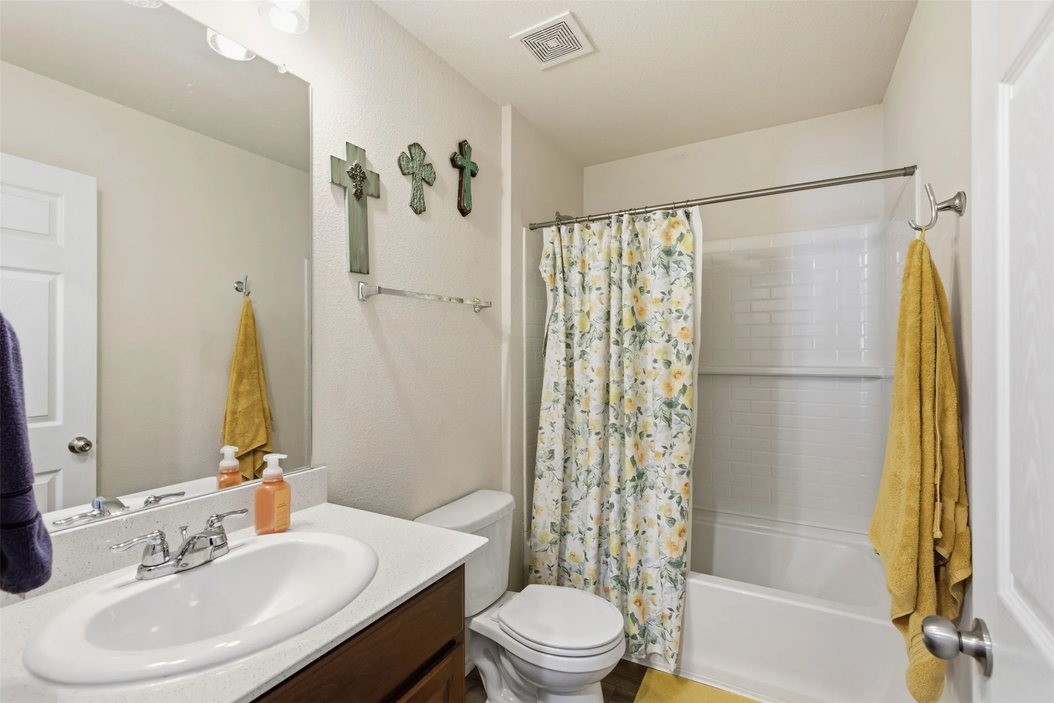 Single Family Residence For Sale in Denton County , 921 Shire Avenue, Haslet, Texas 76052, 3 Bedrooms, 2 Bathrooms, 2 Garage spaces, 1,427 Sqft, built in 2021, Price $315,000, mls#21261903, Real Estate Agent in Haslet, Homes For Sale in Denton county, Homes For Sale in Haslet, Realtor in Haslet Texas, Real Estate Brokerage Independent Realty Texas, Luminita Cordes Realtor