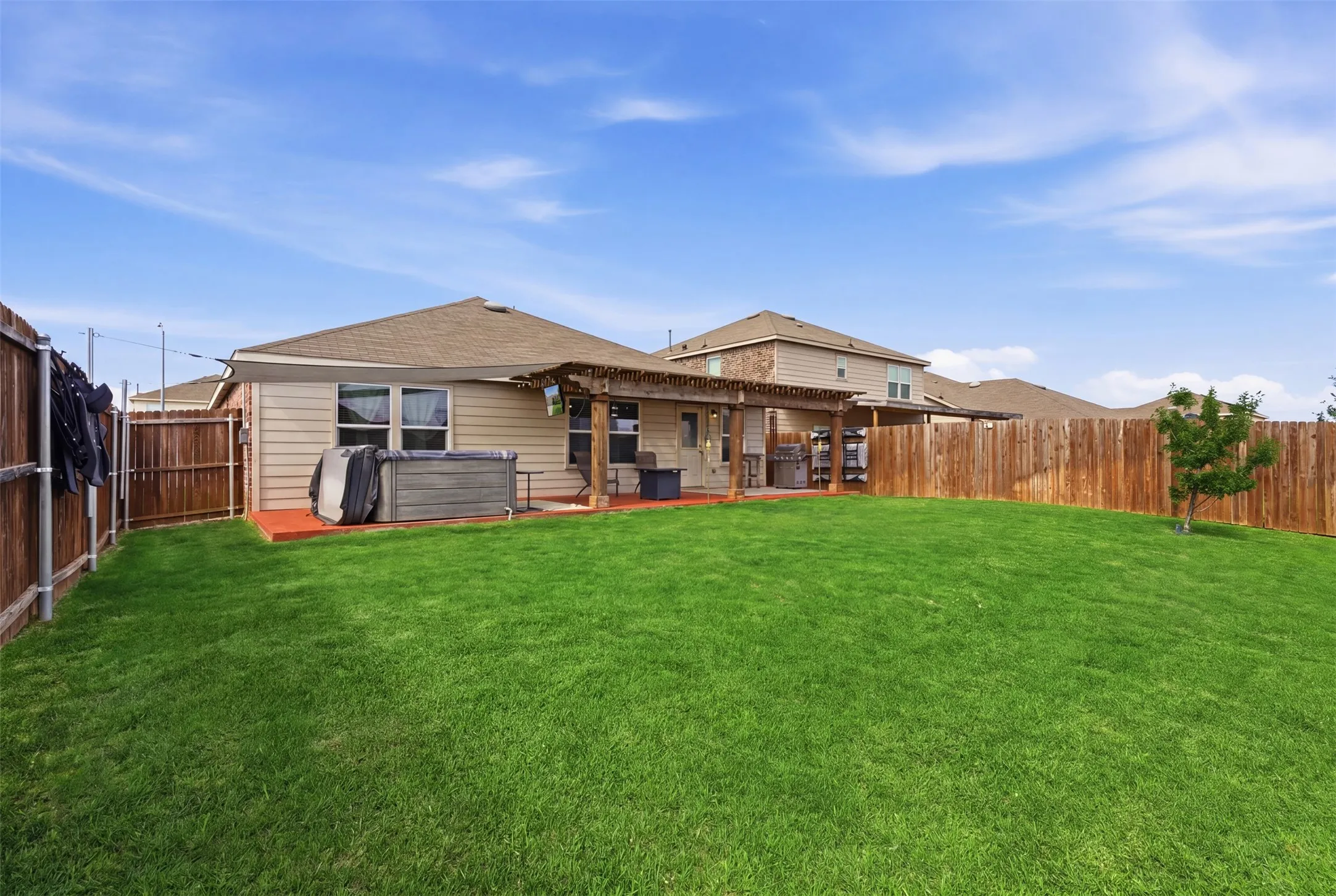 Single Family Residence For Sale in Denton County , 921 Shire Avenue, Haslet, Texas 76052, 3 Bedrooms, 2 Bathrooms, 2 Garage spaces, 1,427 Sqft, built in 2021, Price $315,000, mls#21261903, Real Estate Agent in Haslet, Homes For Sale in Denton county, Homes For Sale in Haslet, Realtor in Haslet Texas, Real Estate Brokerage Independent Realty Texas, Luminita Cordes Realtor