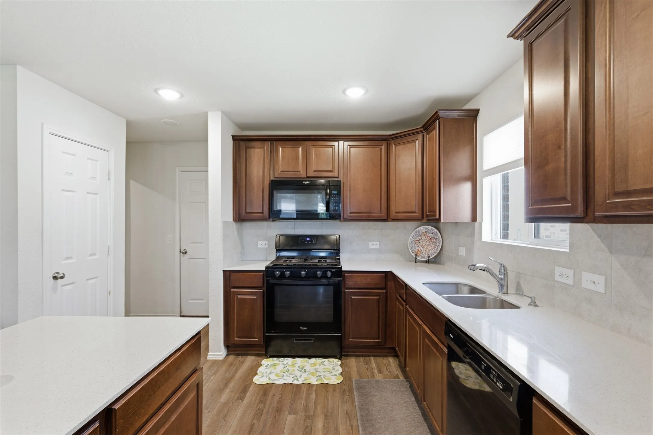 Single Family Residence For Sale in Denton County , 921 Shire Avenue, Haslet, Texas 76052, 3 Bedrooms, 2 Bathrooms, 2 Garage spaces, 1,427 Sqft, built in 2021, Price $315,000, mls#21261903, Real Estate Agent in Haslet, Homes For Sale in Denton county, Homes For Sale in Haslet, Realtor in Haslet Texas, Real Estate Brokerage Independent Realty Texas, Luminita Cordes Realtor