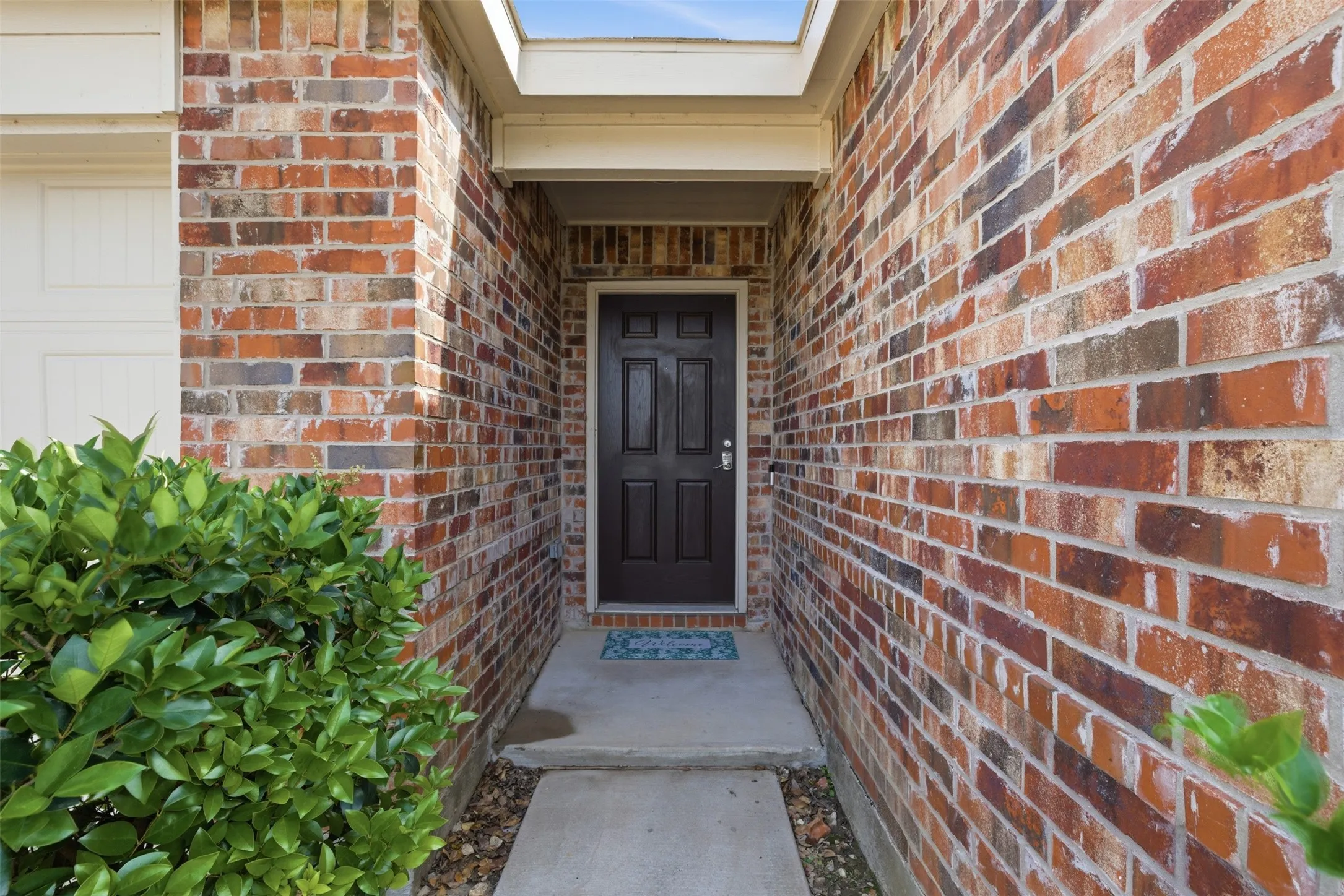 Single Family Residence For Sale in Denton County , 921 Shire Avenue, Haslet, Texas 76052, 3 Bedrooms, 2 Bathrooms, 2 Garage spaces, 1,427 Sqft, built in 2021, Price $315,000, mls#21261903, Real Estate Agent in Haslet, Homes For Sale in Denton county, Homes For Sale in Haslet, Realtor in Haslet Texas, Real Estate Brokerage Independent Realty Texas, Luminita Cordes Realtor