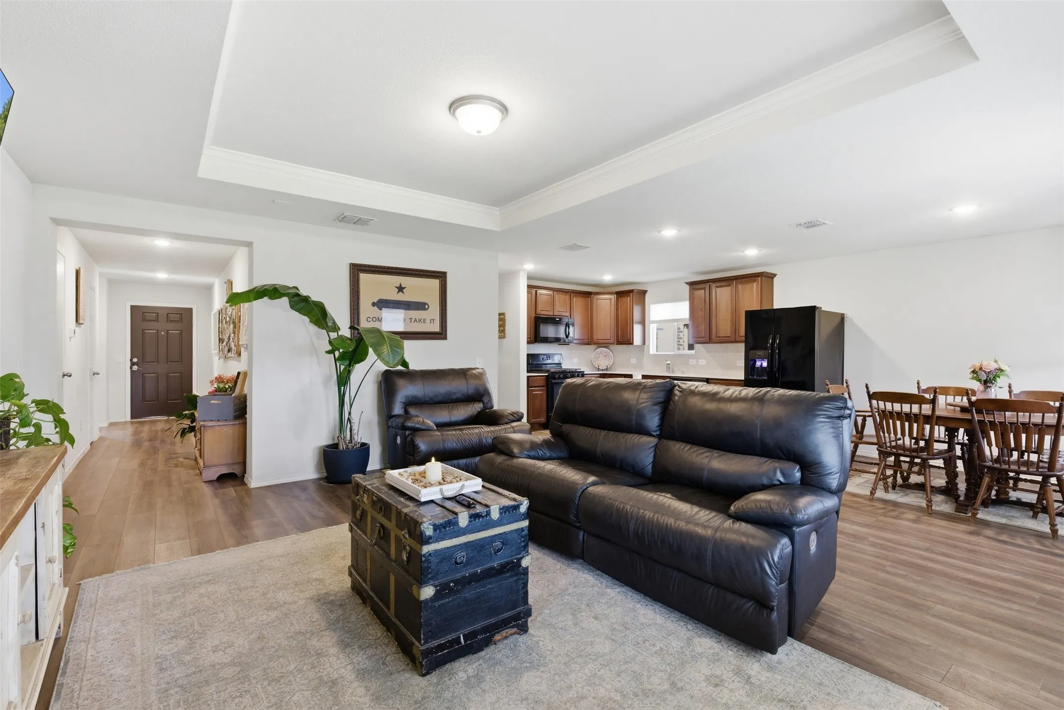 Single Family Residence For Sale in Denton County , 921 Shire Avenue, Haslet, Texas 76052, 3 Bedrooms, 2 Bathrooms, 2 Garage spaces, 1,427 Sqft, built in 2021, Price $315,000, mls#21261903, Real Estate Agent in Haslet, Homes For Sale in Denton county, Homes For Sale in Haslet, Realtor in Haslet Texas, Real Estate Brokerage Independent Realty Texas, Luminita Cordes Realtor