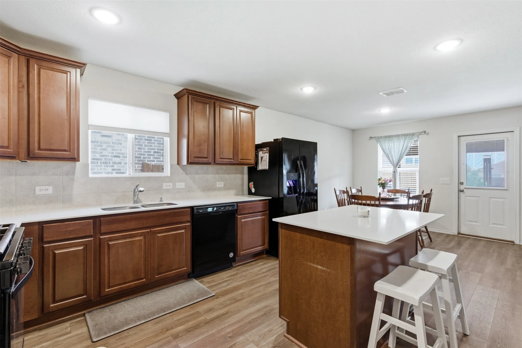 Single Family Residence For Sale in Denton County , 921 Shire Avenue, Haslet, Texas 76052, 3 Bedrooms, 2 Bathrooms, 2 Garage spaces, 1,427 Sqft, built in 2021, Price $315,000, mls#21261903, Real Estate Agent in Haslet, Homes For Sale in Denton county, Homes For Sale in Haslet, Realtor in Haslet Texas, Real Estate Brokerage Independent Realty Texas, Luminita Cordes Realtor