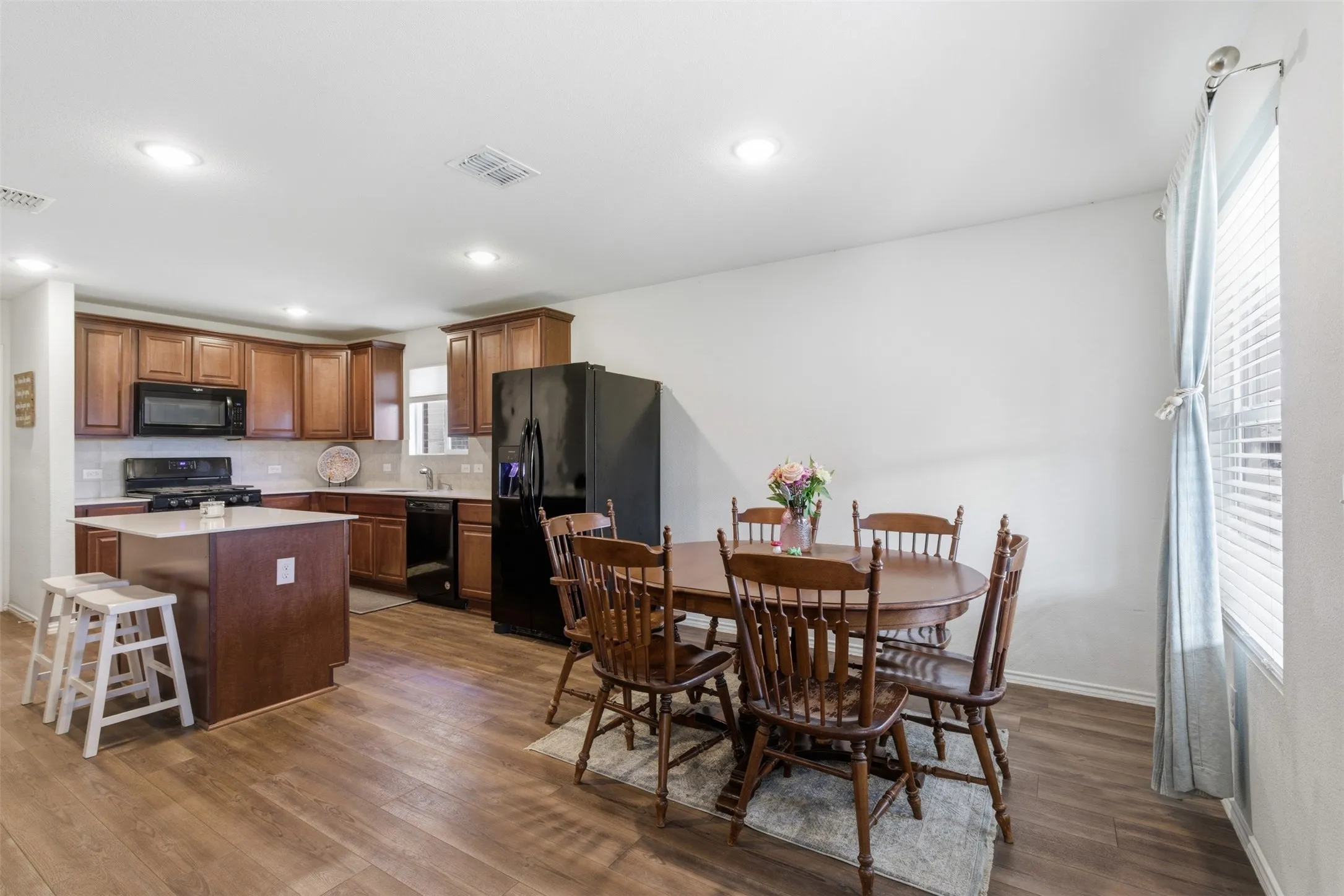 Single Family Residence For Sale in Denton County , 921 Shire Avenue, Haslet, Texas 76052, 3 Bedrooms, 2 Bathrooms, 2 Garage spaces, 1,427 Sqft, built in 2021, Price $315,000, mls#21261903, Real Estate Agent in Haslet, Homes For Sale in Denton county, Homes For Sale in Haslet, Realtor in Haslet Texas, Real Estate Brokerage Independent Realty Texas, Luminita Cordes Realtor