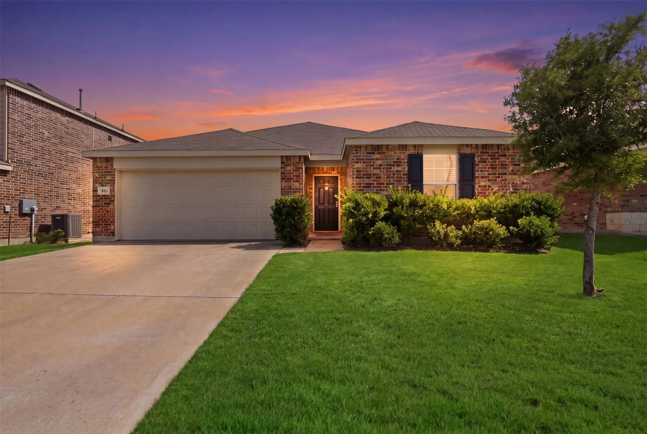 Single Family Residence For Sale in Denton County , 921 Shire Avenue, Haslet, Texas 76052, 3 Bedrooms, 2 Bathrooms, 2 Garage spaces, 1,427 Sqft, built in 2021, Price $315,000, mls#21261903, Real Estate Agent in Haslet, Homes For Sale in Denton county, Homes For Sale in Haslet, Realtor in Haslet Texas, Real Estate Brokerage Independent Realty Texas, Luminita Cordes Realtor