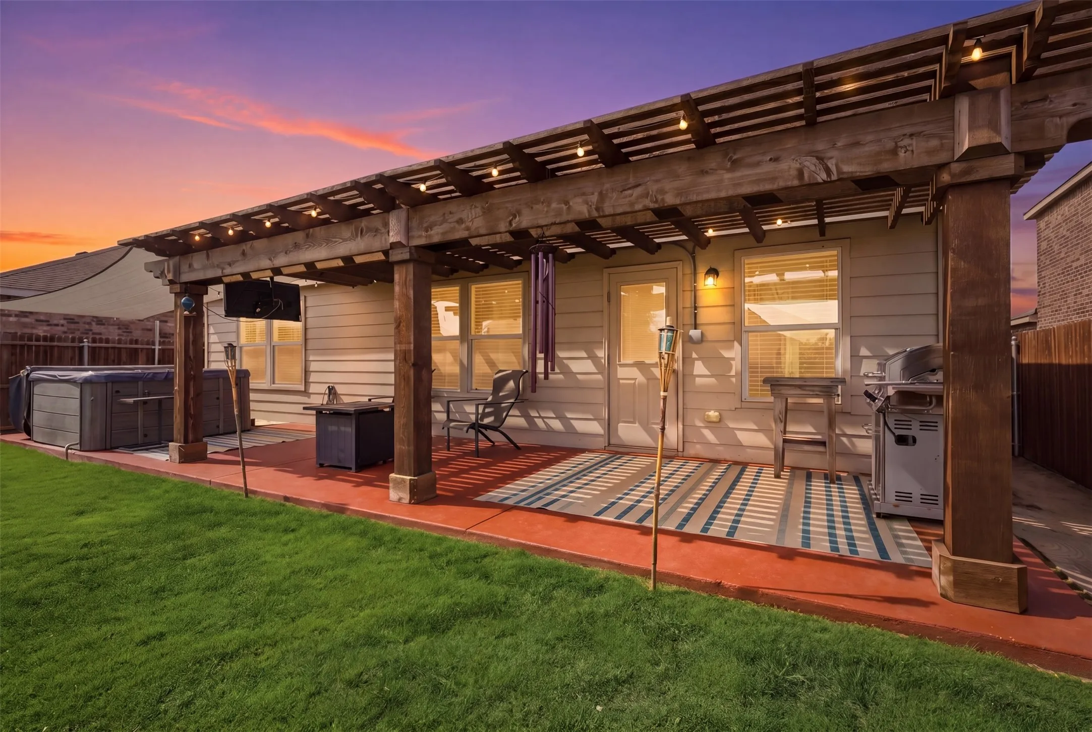 Single Family Residence For Sale in Denton County , 921 Shire Avenue, Haslet, Texas 76052, 3 Bedrooms, 2 Bathrooms, 2 Garage spaces, 1,427 Sqft, built in 2021, Price $315,000, mls#21261903, Real Estate Agent in Haslet, Homes For Sale in Denton county, Homes For Sale in Haslet, Realtor in Haslet Texas, Real Estate Brokerage Independent Realty Texas, Luminita Cordes Realtor