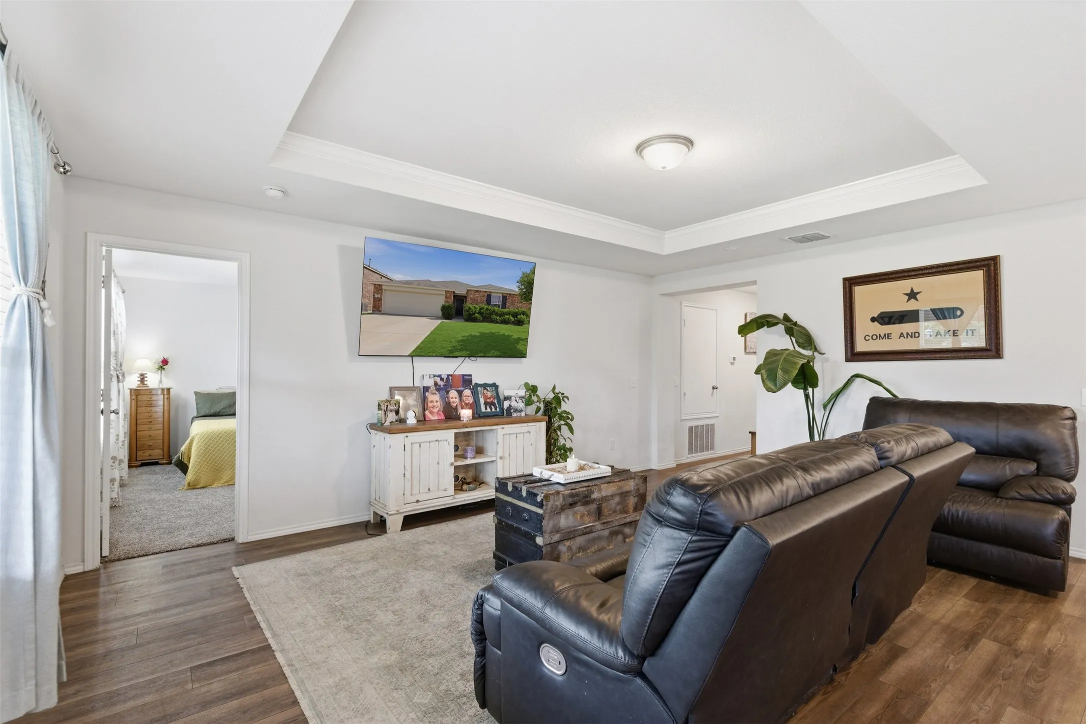 Single Family Residence For Sale in Denton County , 921 Shire Avenue, Haslet, Texas 76052, 3 Bedrooms, 2 Bathrooms, 2 Garage spaces, 1,427 Sqft, built in 2021, Price $315,000, mls#21261903, Real Estate Agent in Haslet, Homes For Sale in Denton county, Homes For Sale in Haslet, Realtor in Haslet Texas, Real Estate Brokerage Independent Realty Texas, Luminita Cordes Realtor