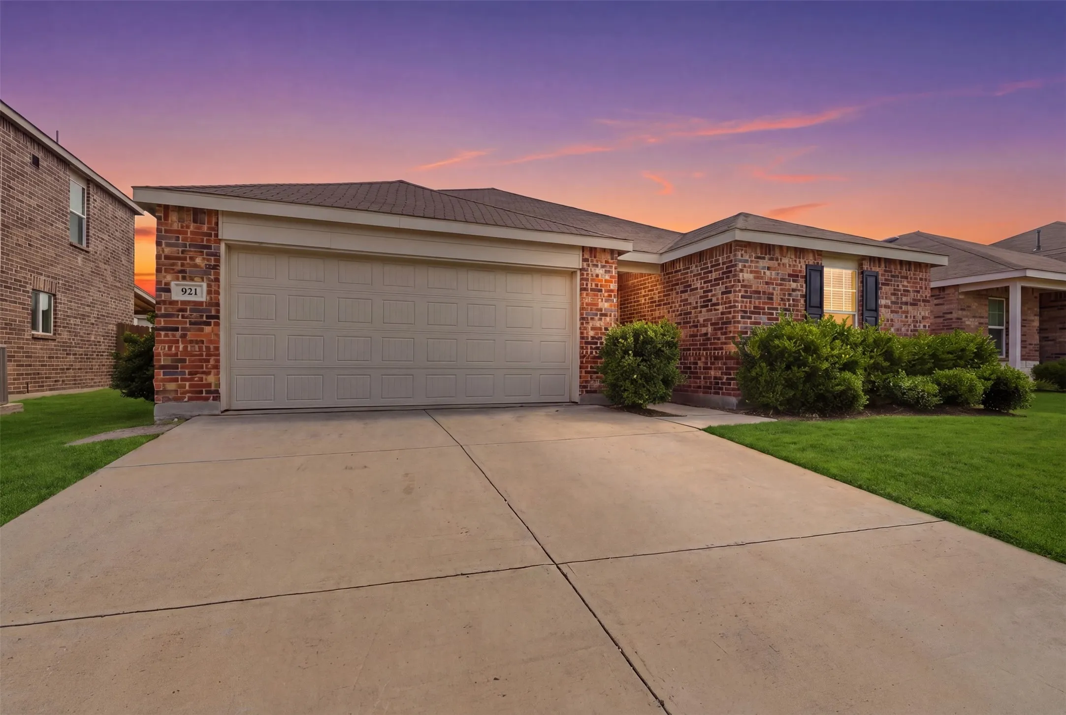 Single Family Residence For Sale in Denton County , 921 Shire Avenue, Haslet, Texas 76052, 3 Bedrooms, 2 Bathrooms, 2 Garage spaces, 1,427 Sqft, built in 2021, Price $315,000, mls#21261903, Real Estate Agent in Haslet, Homes For Sale in Denton county, Homes For Sale in Haslet, Realtor in Haslet Texas, Real Estate Brokerage Independent Realty Texas, Luminita Cordes Realtor