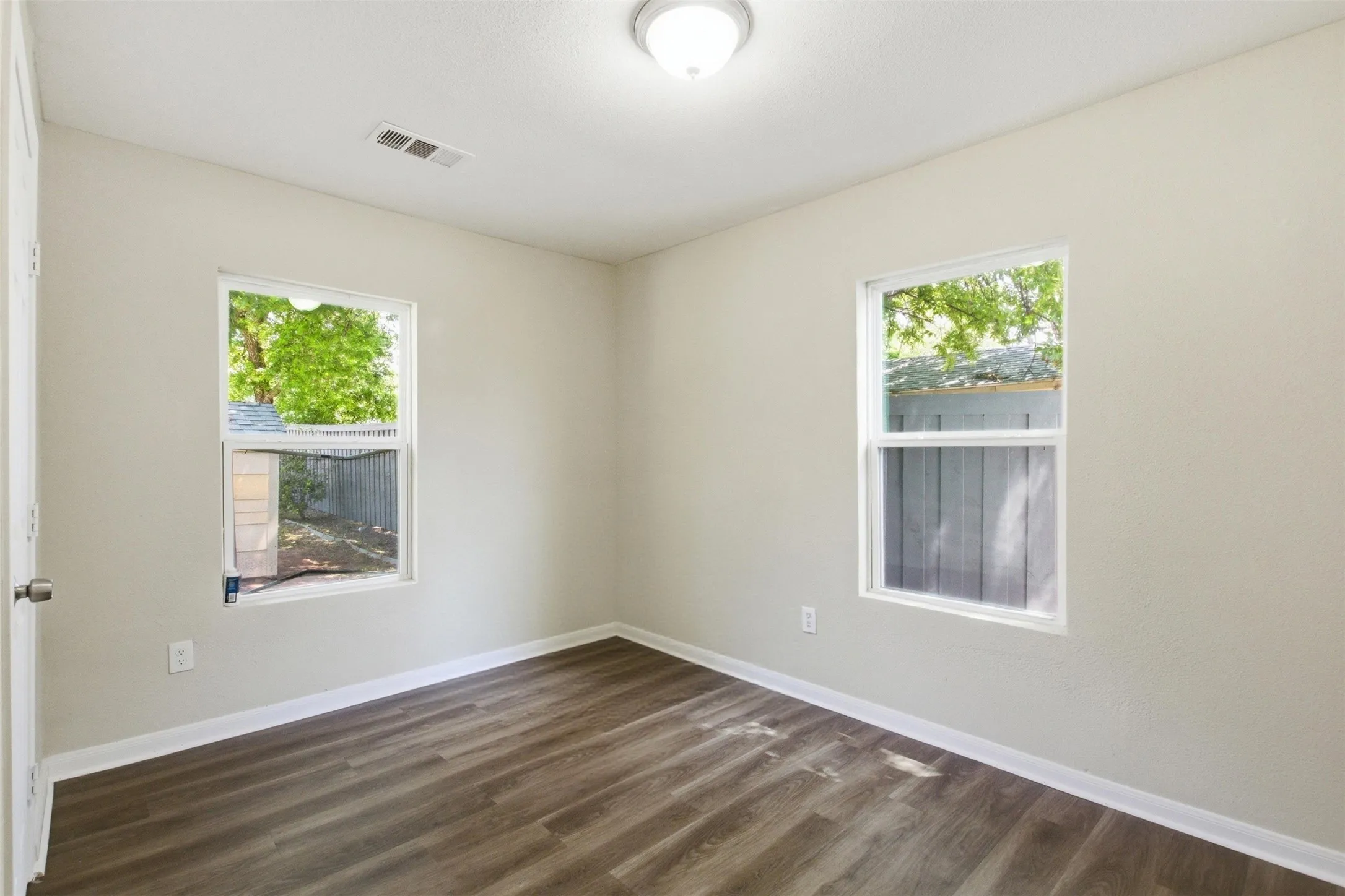 Single Family Residence For Sale in Tarrant County , 6824 Lakeside Drive, Lake Worth, Texas 76135, 3 Bedroom, 1 Bathroom, Garage spaces, 1,238 Sqft, built in 1953, mls#21261499, Real Estate Agent in Lake Worth, Homes For Sale in Tarrant county, Homes For Sale in Lake Worth, Realtor in Lake Worth Texas, Real Estate Brokerage Independent Realty Texas, Luminita Cordes Realtor