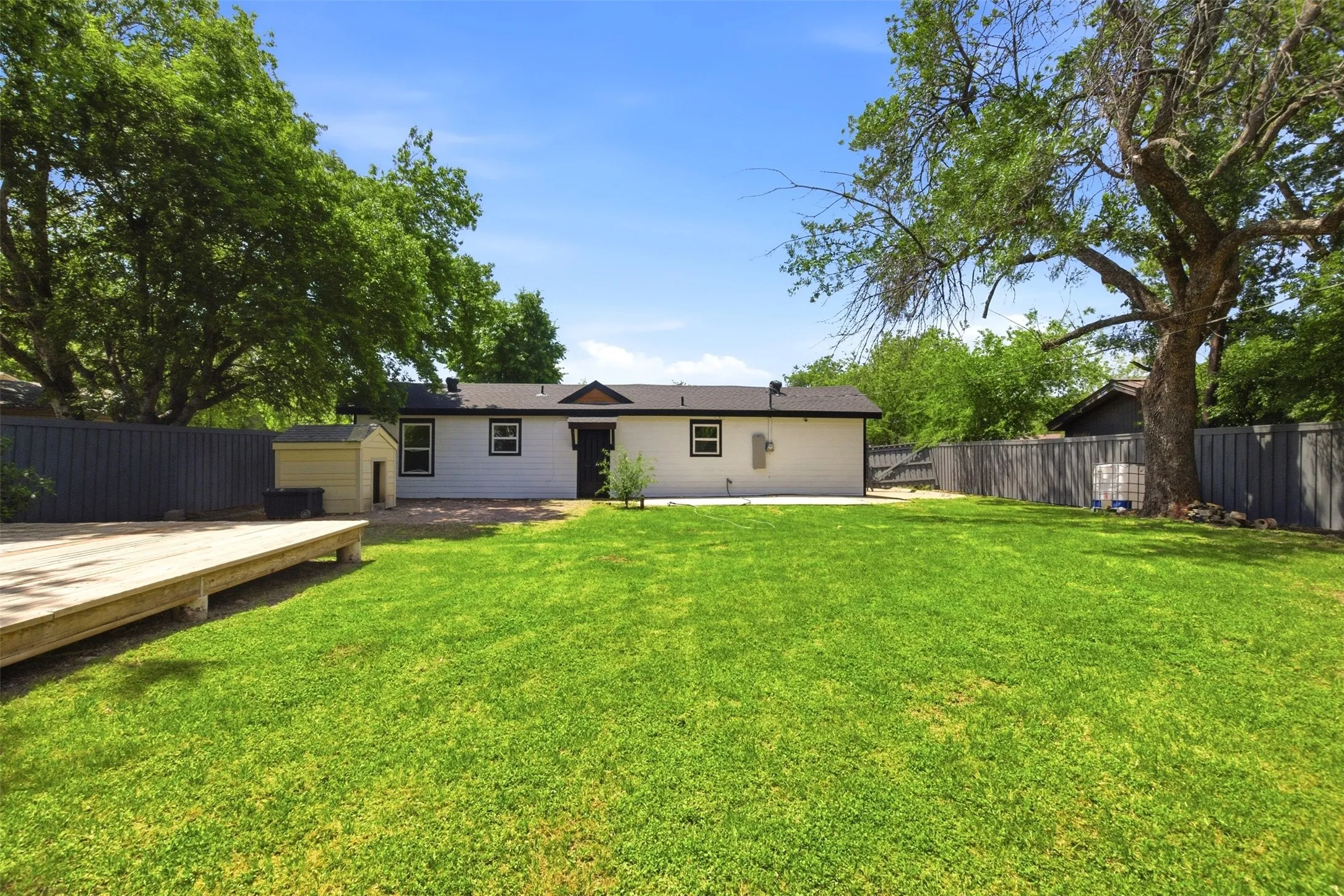 Single Family Residence For Sale in Tarrant County , 6824 Lakeside Drive, Lake Worth, Texas 76135, 3 Bedroom, 1 Bathroom, Garage spaces, 1,238 Sqft, built in 1953, mls#21261499, Real Estate Agent in Lake Worth, Homes For Sale in Tarrant county, Homes For Sale in Lake Worth, Realtor in Lake Worth Texas, Real Estate Brokerage Independent Realty Texas, Luminita Cordes Realtor