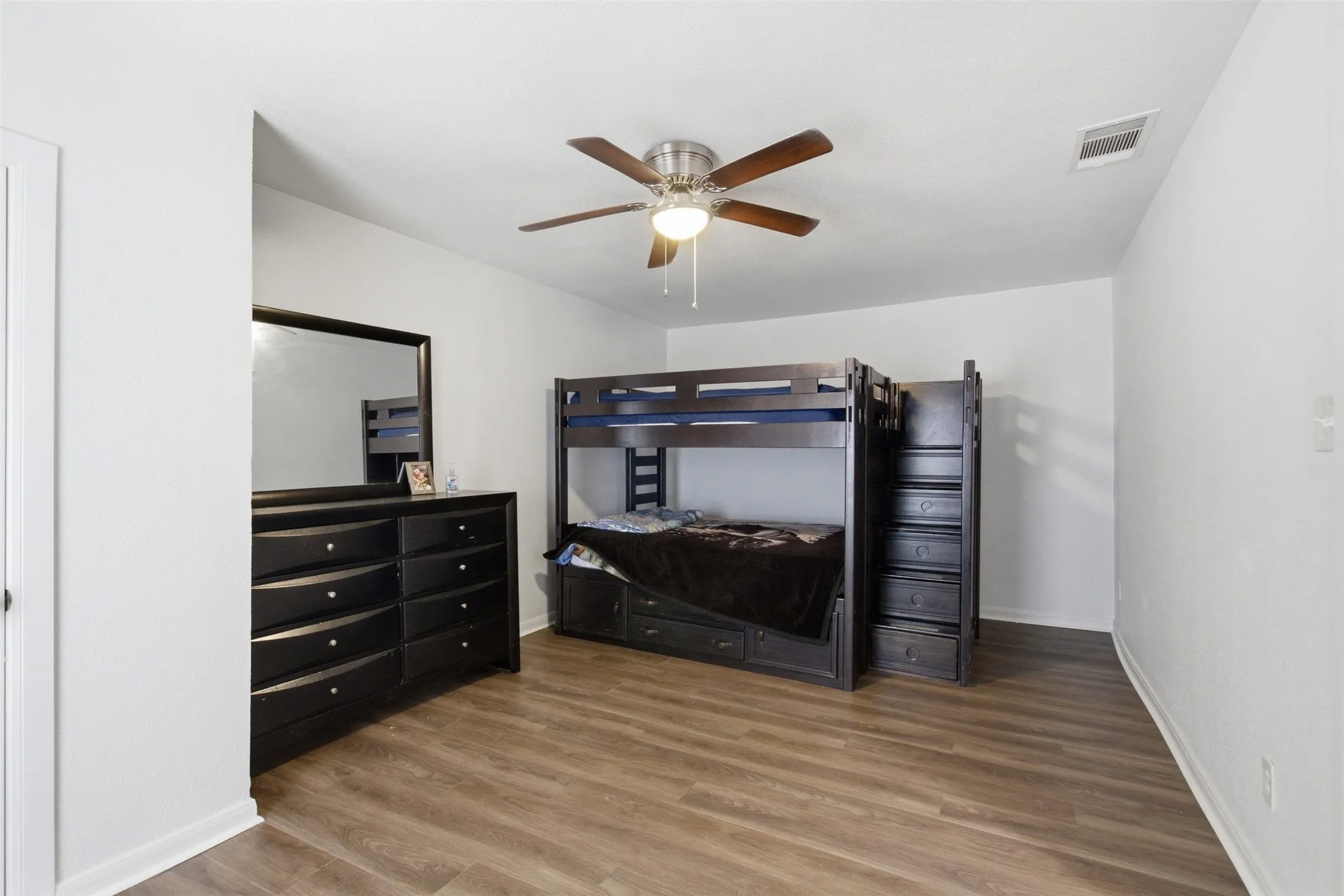 Single Family Residence For Sale in Tarrant County , 6824 Lakeside Drive, Lake Worth, Texas 76135, 3 Bedroom, 1 Bathroom, Garage spaces, 1,238 Sqft, built in 1953, mls#21261499, Real Estate Agent in Lake Worth, Homes For Sale in Tarrant county, Homes For Sale in Lake Worth, Realtor in Lake Worth Texas, Real Estate Brokerage Independent Realty Texas, Luminita Cordes Realtor