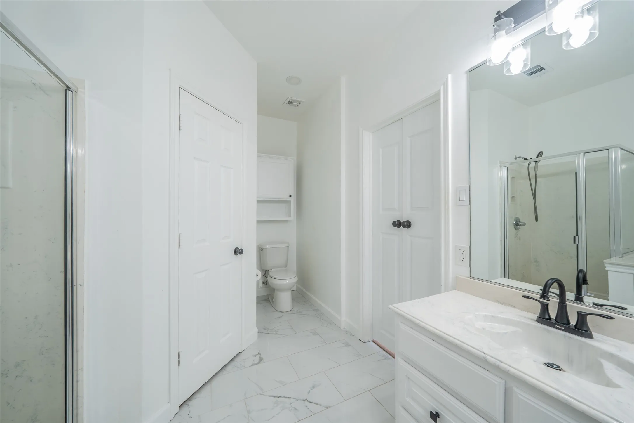 Single Family Residence For Sale in Dallas County , 2525 Brooke Trail, Carrollton, Texas 75006, 3 Bedroom, 3 Bathroom, 2 Garage spaces, 1,672 Sqft, built in 1990, mls#21250856, Real Estate Agent in Carrollton, Homes For Sale in Dallas county, Homes For Sale in Carrollton, Realtor in Carrollton Texas, Real Estate Brokerage Independent Realty Texas, Luminita Cordes Realtor