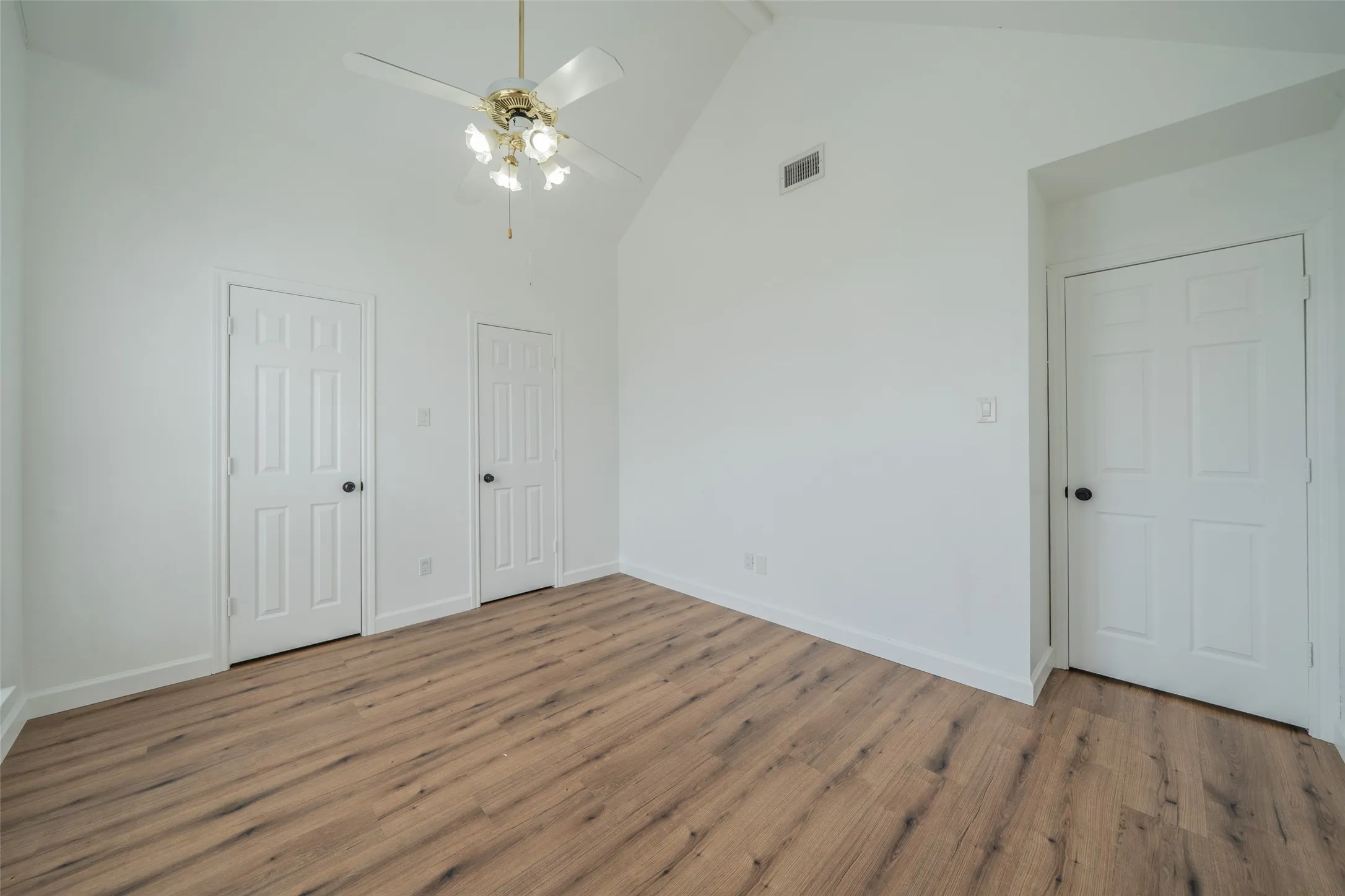 Upstairs front bedroom