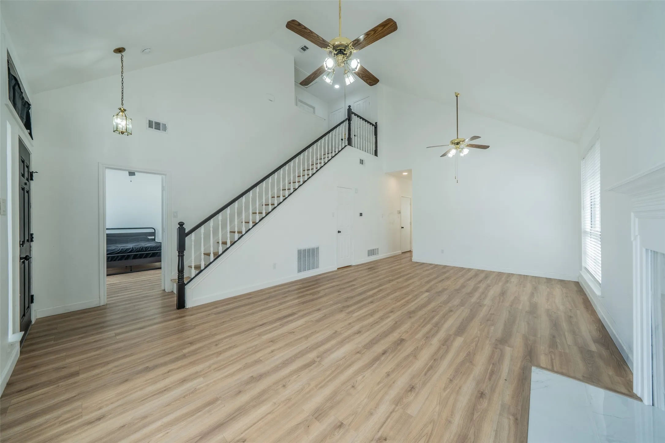Single Family Residence For Sale in Dallas County , 2525 Brooke Trail, Carrollton, Texas 75006, 3 Bedroom, 3 Bathroom, 2 Garage spaces, 1,672 Sqft, built in 1990, mls#21250856, Real Estate Agent in Carrollton, Homes For Sale in Dallas county, Homes For Sale in Carrollton, Realtor in Carrollton Texas, Real Estate Brokerage Independent Realty Texas, Luminita Cordes Realtor