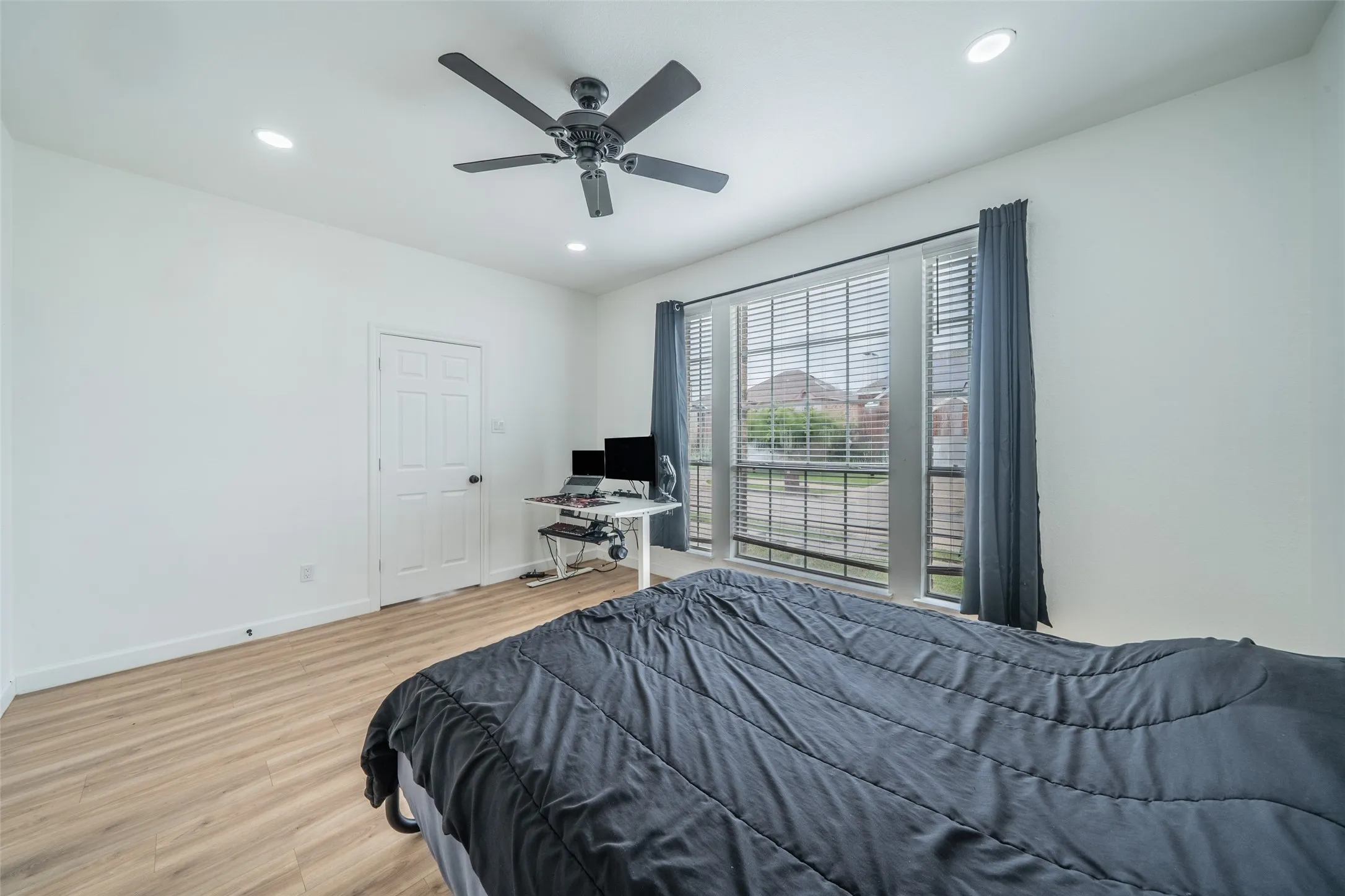 Single Family Residence For Sale in Dallas County , 2525 Brooke Trail, Carrollton, Texas 75006, 3 Bedroom, 3 Bathroom, 2 Garage spaces, 1,672 Sqft, built in 1990, mls#21250856, Real Estate Agent in Carrollton, Homes For Sale in Dallas county, Homes For Sale in Carrollton, Realtor in Carrollton Texas, Real Estate Brokerage Independent Realty Texas, Luminita Cordes Realtor