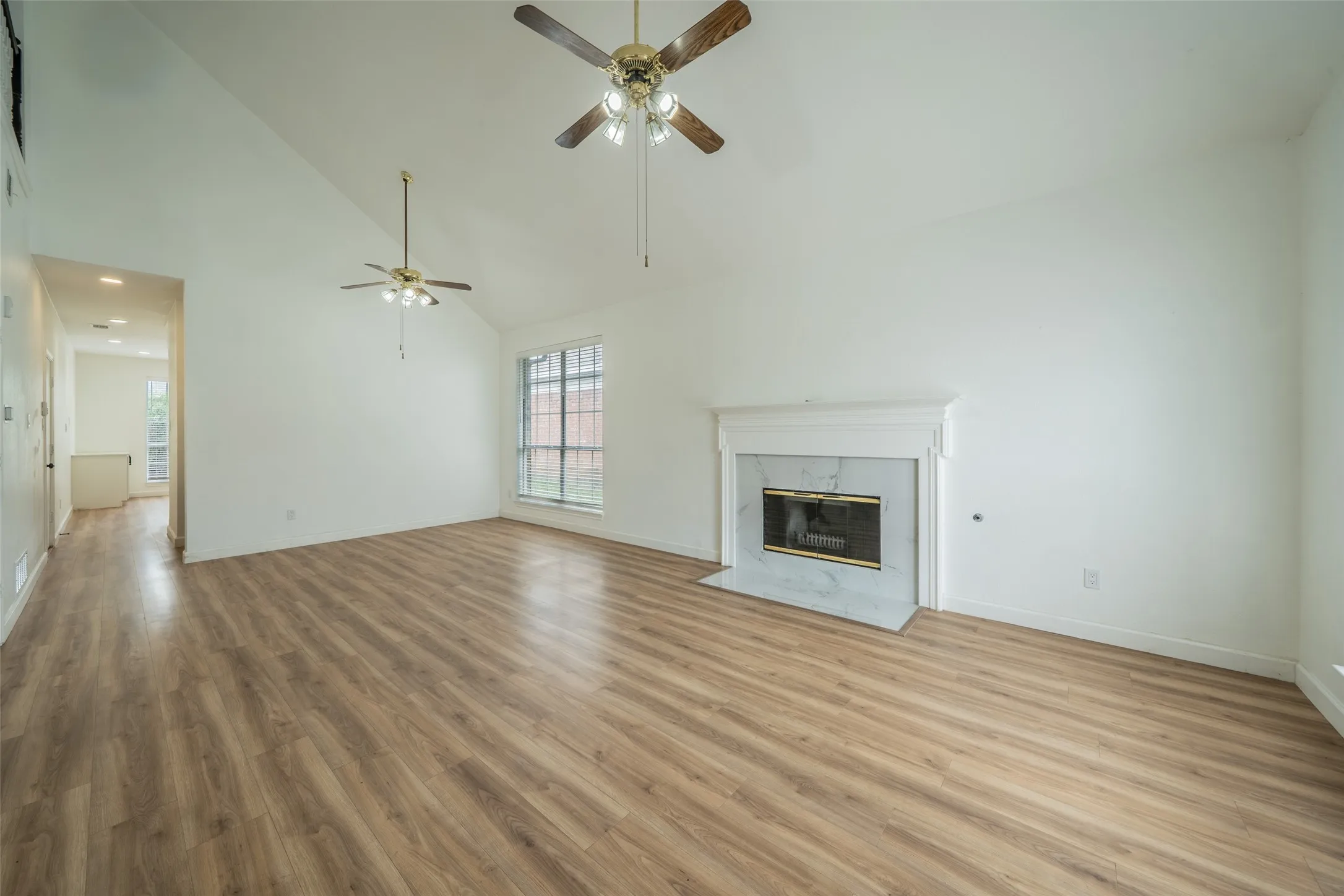 Single Family Residence For Sale in Dallas County , 2525 Brooke Trail, Carrollton, Texas 75006, 3 Bedroom, 3 Bathroom, 2 Garage spaces, 1,672 Sqft, built in 1990, mls#21250856, Real Estate Agent in Carrollton, Homes For Sale in Dallas county, Homes For Sale in Carrollton, Realtor in Carrollton Texas, Real Estate Brokerage Independent Realty Texas, Luminita Cordes Realtor