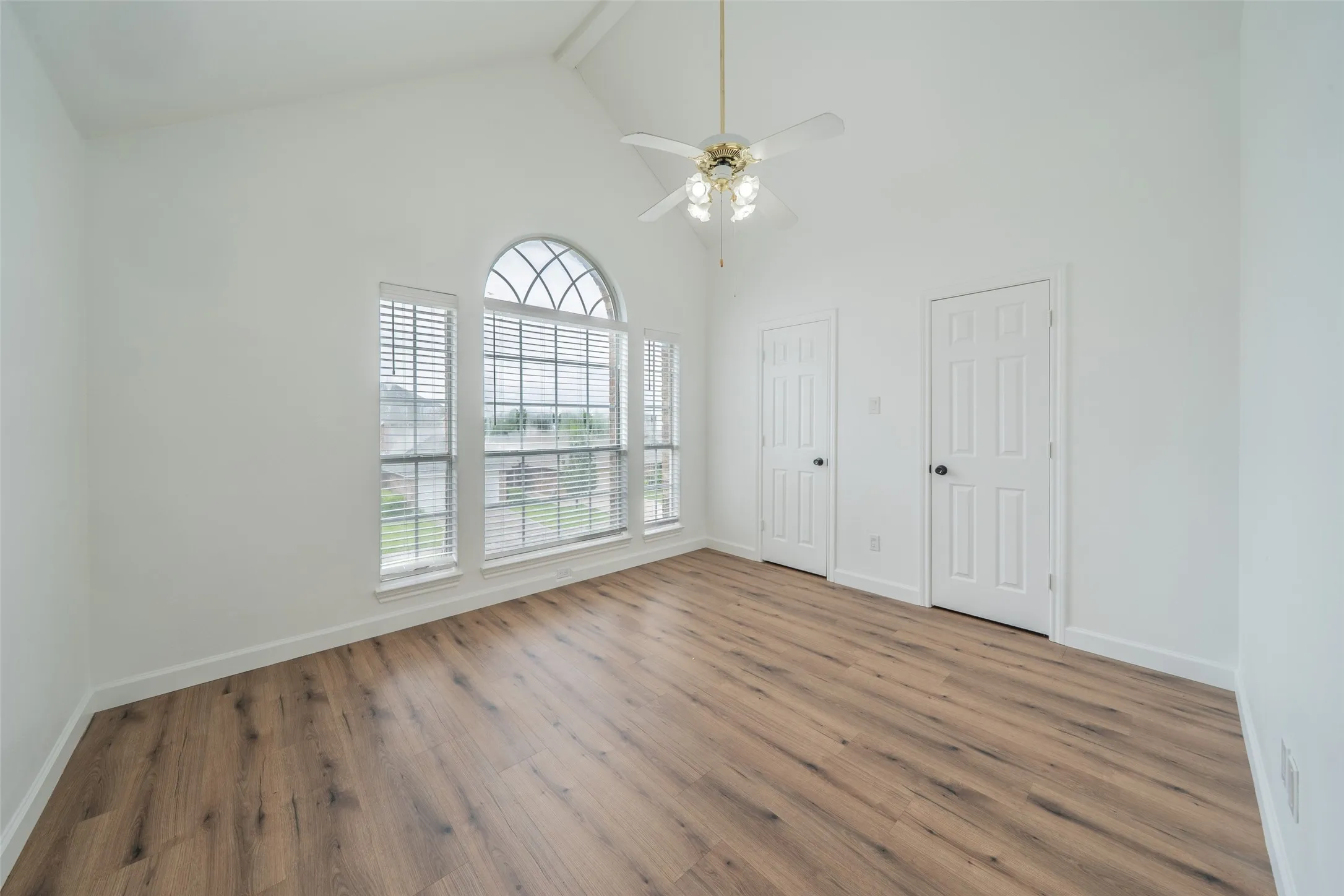 Upstairs front bedroom