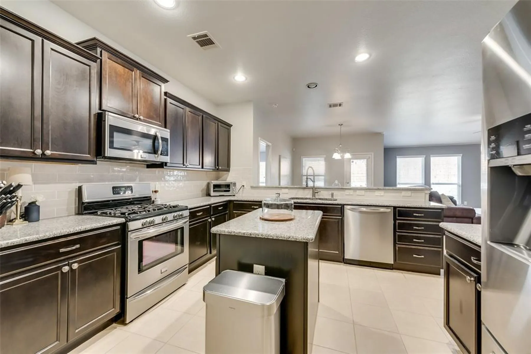 Single Family Residence For Rent in Collin County , 3406 Van Zandt Road, Melissa, Texas 75454, 3 Bedrooms, 2 Bathrooms, 2 Garage spaces, 1,873 Sqft, built in 2014, Price $2,350, mls#21262470, Real Estate Agent in Melissa, Homes For Rent in Collin county, Homes For Rent in Melissa, Realtor in Melissa Texas, Real Estate Brokerage Independent Realty Texas, Luminita Cordes Realtor