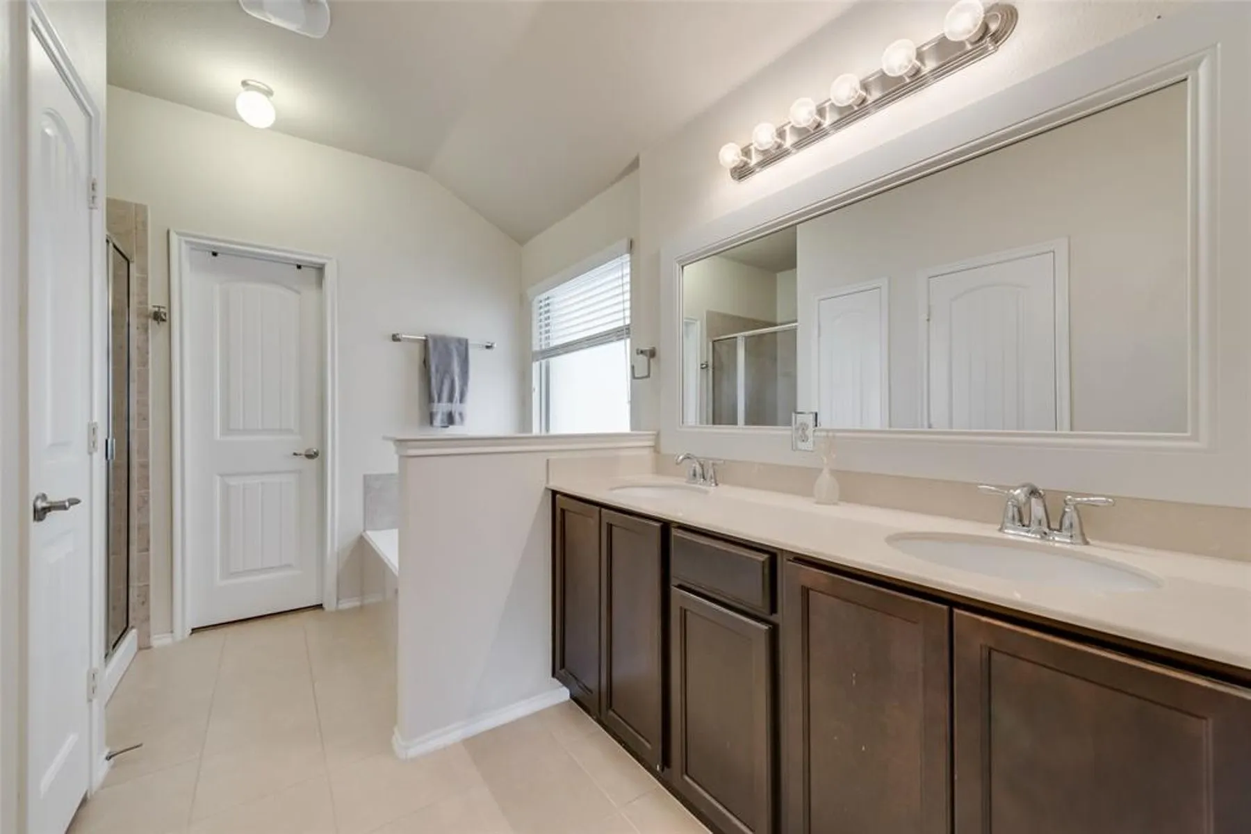 Single Family Residence For Rent in Collin County , 3406 Van Zandt Road, Melissa, Texas 75454, 3 Bedrooms, 2 Bathrooms, 2 Garage spaces, 1,873 Sqft, built in 2014, Price $2,350, mls#21262470, Real Estate Agent in Melissa, Homes For Rent in Collin county, Homes For Rent in Melissa, Realtor in Melissa Texas, Real Estate Brokerage Independent Realty Texas, Luminita Cordes Realtor