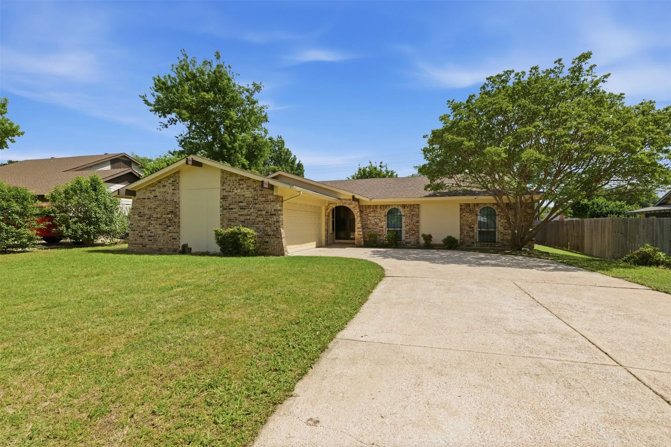 Single Family Residence For Sale in Dallas County , 1622 Wendy Way, Richardson, Texas 75081, 4 Bedroom, 2 Bathroom, 2 Garage spaces, 1,729 Sqft, built in 1971, Preowned, mls#21256246, Real Estate Agent in Richardson, Homes For Sale in Dallas county, Homes For Sale in Richardson, Realtor in Richardson Texas, Real Estate Brokerage Independent Realty Texas, Luminita Cordes Realtor