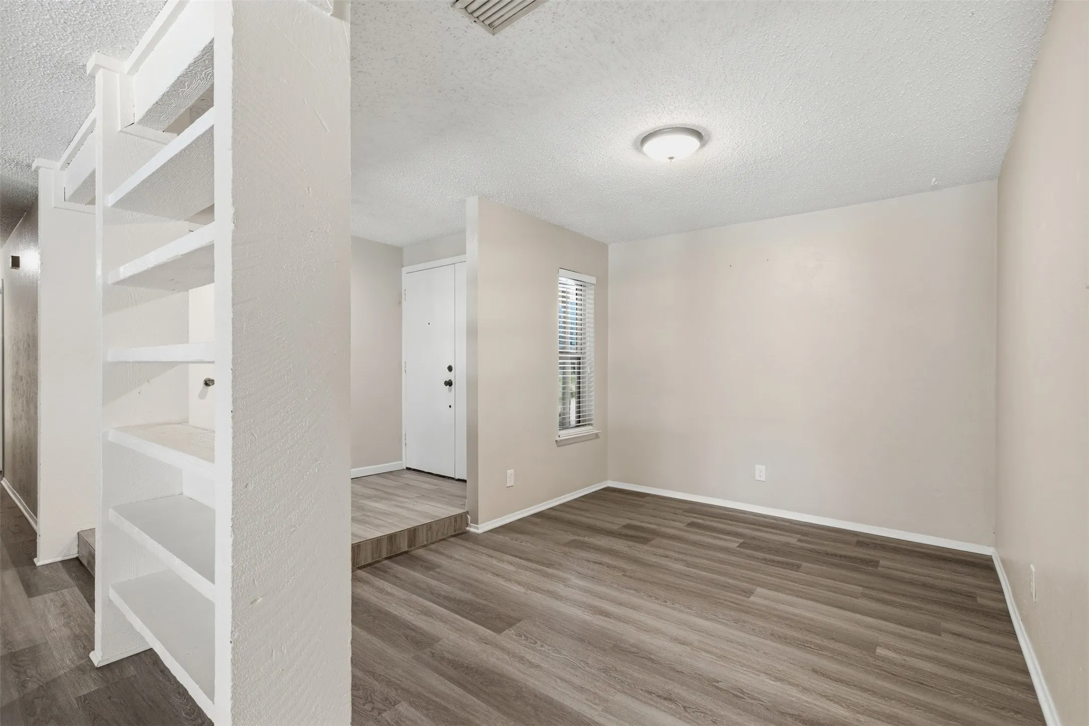 Single Family Residence For Sale in Dallas County , 1622 Wendy Way, Richardson, Texas 75081, 4 Bedroom, 2 Bathroom, 2 Garage spaces, 1,729 Sqft, built in 1971, Preowned, mls#21256246, Real Estate Agent in Richardson, Homes For Sale in Dallas county, Homes For Sale in Richardson, Realtor in Richardson Texas, Real Estate Brokerage Independent Realty Texas, Luminita Cordes Realtor