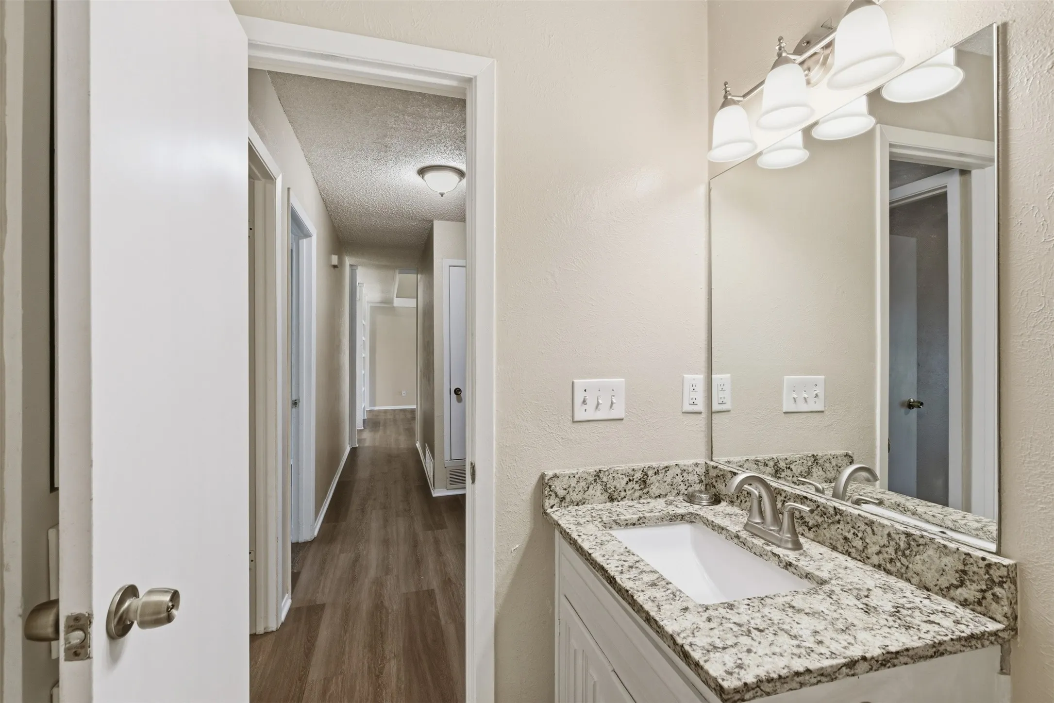 Single Family Residence For Sale in Dallas County , 1622 Wendy Way, Richardson, Texas 75081, 4 Bedroom, 2 Bathroom, 2 Garage spaces, 1,729 Sqft, built in 1971, Preowned, mls#21256246, Real Estate Agent in Richardson, Homes For Sale in Dallas county, Homes For Sale in Richardson, Realtor in Richardson Texas, Real Estate Brokerage Independent Realty Texas, Luminita Cordes Realtor