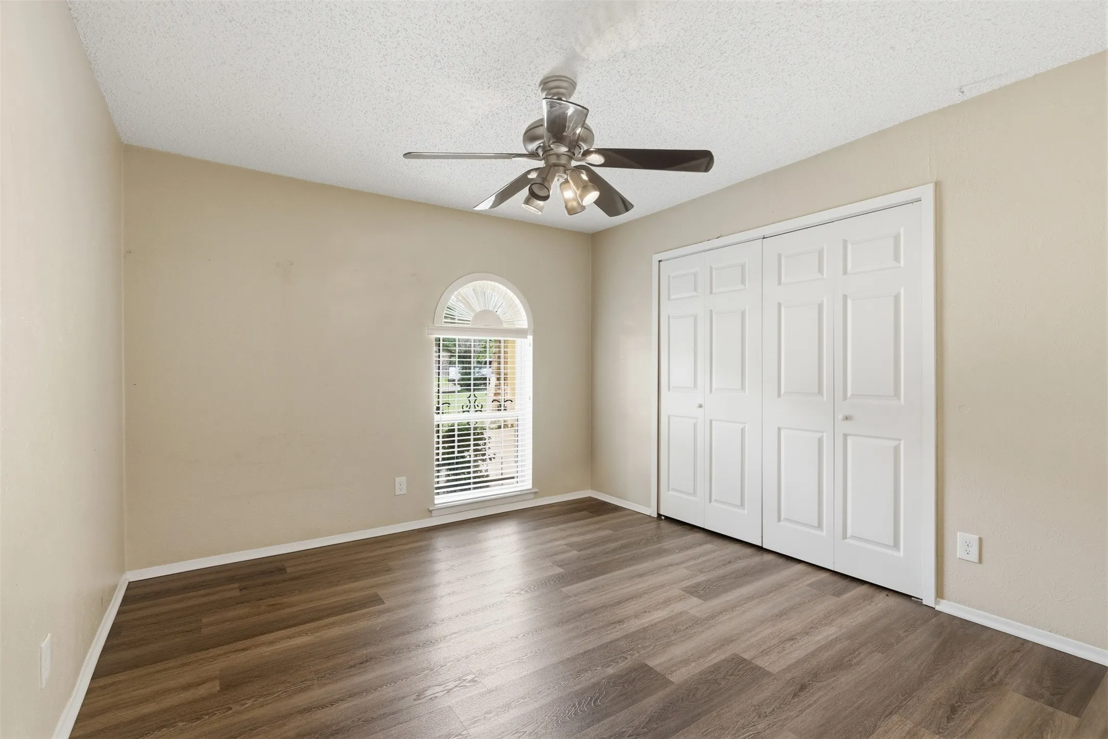 Single Family Residence For Sale in Dallas County , 1622 Wendy Way, Richardson, Texas 75081, 4 Bedroom, 2 Bathroom, 2 Garage spaces, 1,729 Sqft, built in 1971, Preowned, mls#21256246, Real Estate Agent in Richardson, Homes For Sale in Dallas county, Homes For Sale in Richardson, Realtor in Richardson Texas, Real Estate Brokerage Independent Realty Texas, Luminita Cordes Realtor