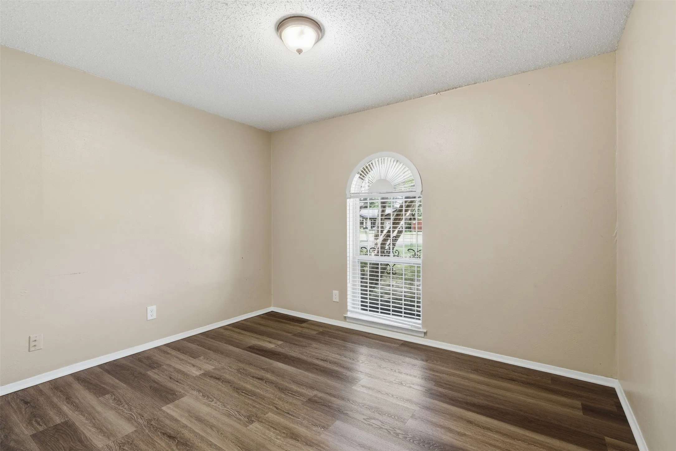 Single Family Residence For Sale in Dallas County , 1622 Wendy Way, Richardson, Texas 75081, 4 Bedroom, 2 Bathroom, 2 Garage spaces, 1,729 Sqft, built in 1971, Preowned, mls#21256246, Real Estate Agent in Richardson, Homes For Sale in Dallas county, Homes For Sale in Richardson, Realtor in Richardson Texas, Real Estate Brokerage Independent Realty Texas, Luminita Cordes Realtor