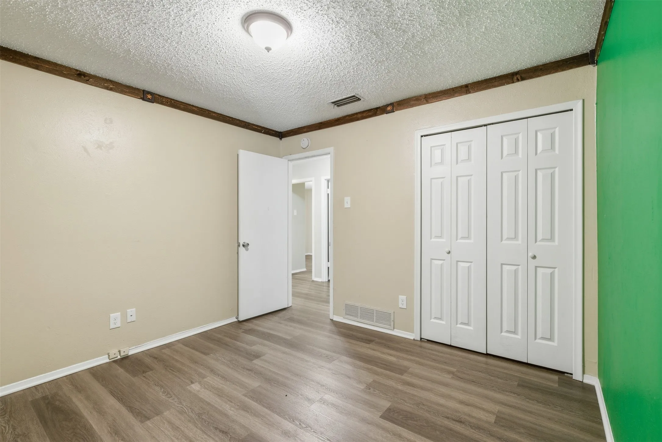 Single Family Residence For Sale in Dallas County , 1622 Wendy Way, Richardson, Texas 75081, 4 Bedroom, 2 Bathroom, 2 Garage spaces, 1,729 Sqft, built in 1971, Preowned, mls#21256246, Real Estate Agent in Richardson, Homes For Sale in Dallas county, Homes For Sale in Richardson, Realtor in Richardson Texas, Real Estate Brokerage Independent Realty Texas, Luminita Cordes Realtor