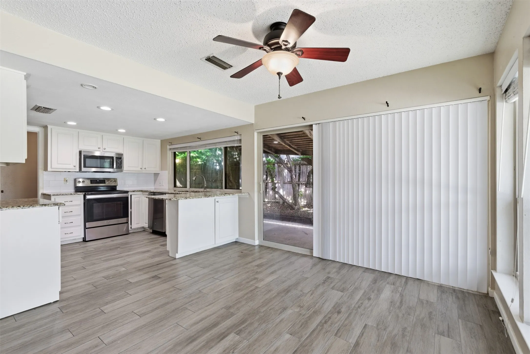 Single Family Residence For Sale in Dallas County , 1622 Wendy Way, Richardson, Texas 75081, 4 Bedroom, 2 Bathroom, 2 Garage spaces, 1,729 Sqft, built in 1971, Preowned, mls#21256246, Real Estate Agent in Richardson, Homes For Sale in Dallas county, Homes For Sale in Richardson, Realtor in Richardson Texas, Real Estate Brokerage Independent Realty Texas, Luminita Cordes Realtor
