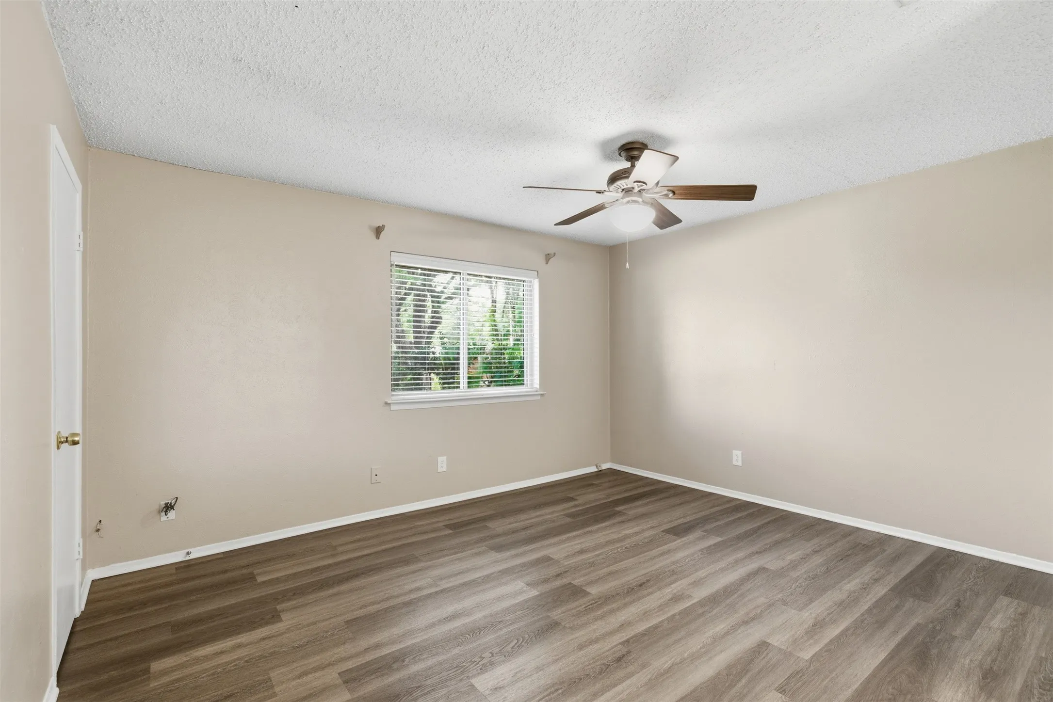 Single Family Residence For Sale in Dallas County , 1622 Wendy Way, Richardson, Texas 75081, 4 Bedroom, 2 Bathroom, 2 Garage spaces, 1,729 Sqft, built in 1971, Preowned, mls#21256246, Real Estate Agent in Richardson, Homes For Sale in Dallas county, Homes For Sale in Richardson, Realtor in Richardson Texas, Real Estate Brokerage Independent Realty Texas, Luminita Cordes Realtor
