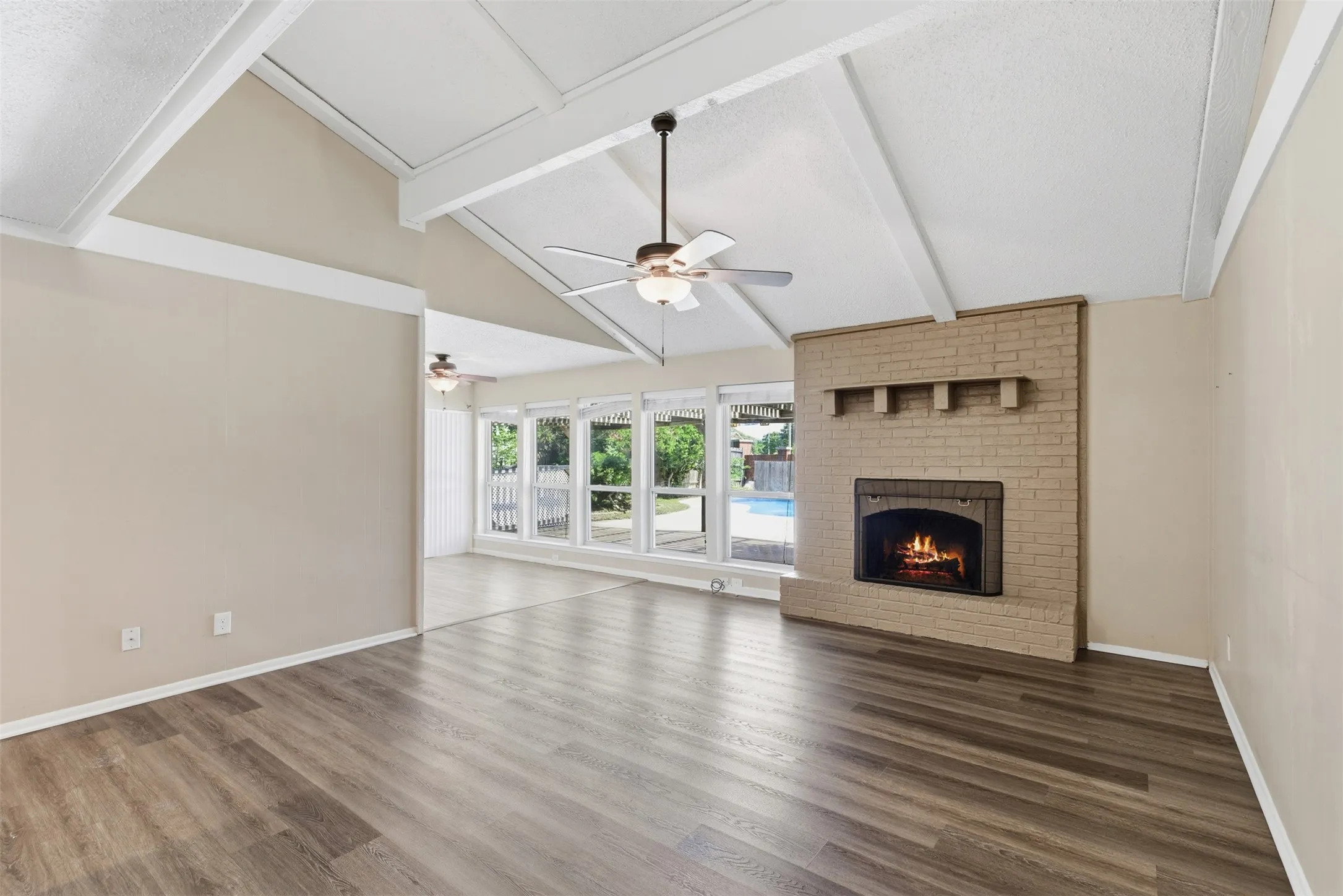 Single Family Residence For Sale in Dallas County , 1622 Wendy Way, Richardson, Texas 75081, 4 Bedroom, 2 Bathroom, 2 Garage spaces, 1,729 Sqft, built in 1971, Preowned, mls#21256246, Real Estate Agent in Richardson, Homes For Sale in Dallas county, Homes For Sale in Richardson, Realtor in Richardson Texas, Real Estate Brokerage Independent Realty Texas, Luminita Cordes Realtor