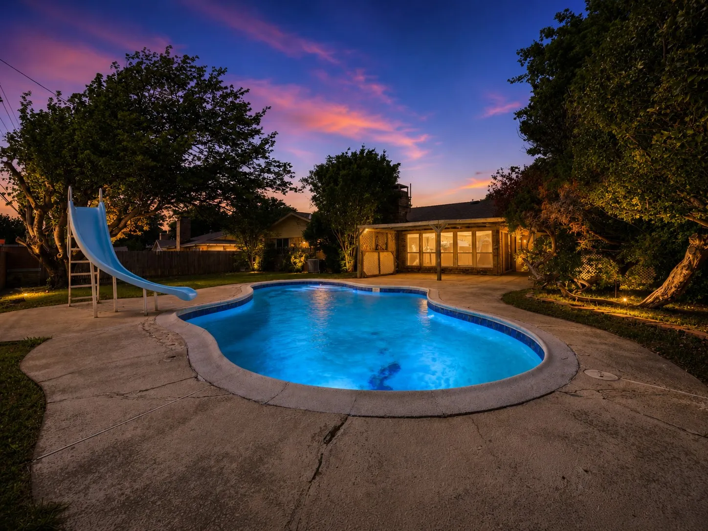 Single Family Residence For Sale in Dallas County , 1622 Wendy Way, Richardson, Texas 75081, 4 Bedroom, 2 Bathroom, 2 Garage spaces, 1,729 Sqft, built in 1971, Preowned, mls#21256246, Real Estate Agent in Richardson, Homes For Sale in Dallas county, Homes For Sale in Richardson, Realtor in Richardson Texas, Real Estate Brokerage Independent Realty Texas, Luminita Cordes Realtor