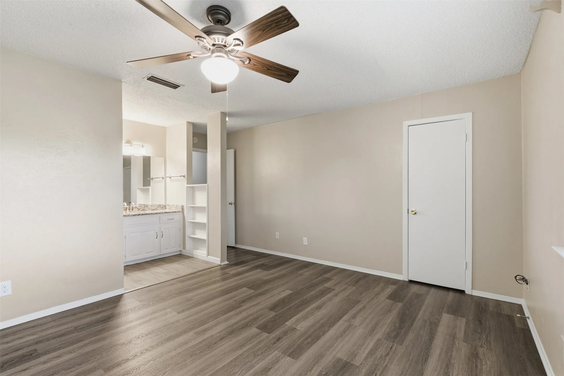 Single Family Residence For Sale in Dallas County , 1622 Wendy Way, Richardson, Texas 75081, 4 Bedroom, 2 Bathroom, 2 Garage spaces, 1,729 Sqft, built in 1971, Preowned, mls#21256246, Real Estate Agent in Richardson, Homes For Sale in Dallas county, Homes For Sale in Richardson, Realtor in Richardson Texas, Real Estate Brokerage Independent Realty Texas, Luminita Cordes Realtor