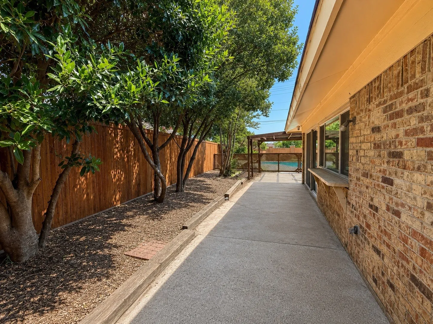Single Family Residence For Sale in Dallas County , 1622 Wendy Way, Richardson, Texas 75081, 4 Bedroom, 2 Bathroom, 2 Garage spaces, 1,729 Sqft, built in 1971, Preowned, mls#21256246, Real Estate Agent in Richardson, Homes For Sale in Dallas county, Homes For Sale in Richardson, Realtor in Richardson Texas, Real Estate Brokerage Independent Realty Texas, Luminita Cordes Realtor