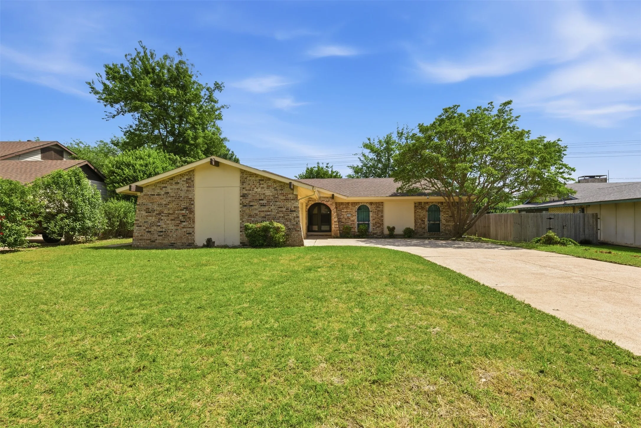 Single Family Residence For Sale in Dallas County , 1622 Wendy Way, Richardson, Texas 75081, 4 Bedroom, 2 Bathroom, 2 Garage spaces, 1,729 Sqft, built in 1971, Preowned, mls#21256246, Real Estate Agent in Richardson, Homes For Sale in Dallas county, Homes For Sale in Richardson, Realtor in Richardson Texas, Real Estate Brokerage Independent Realty Texas, Luminita Cordes Realtor