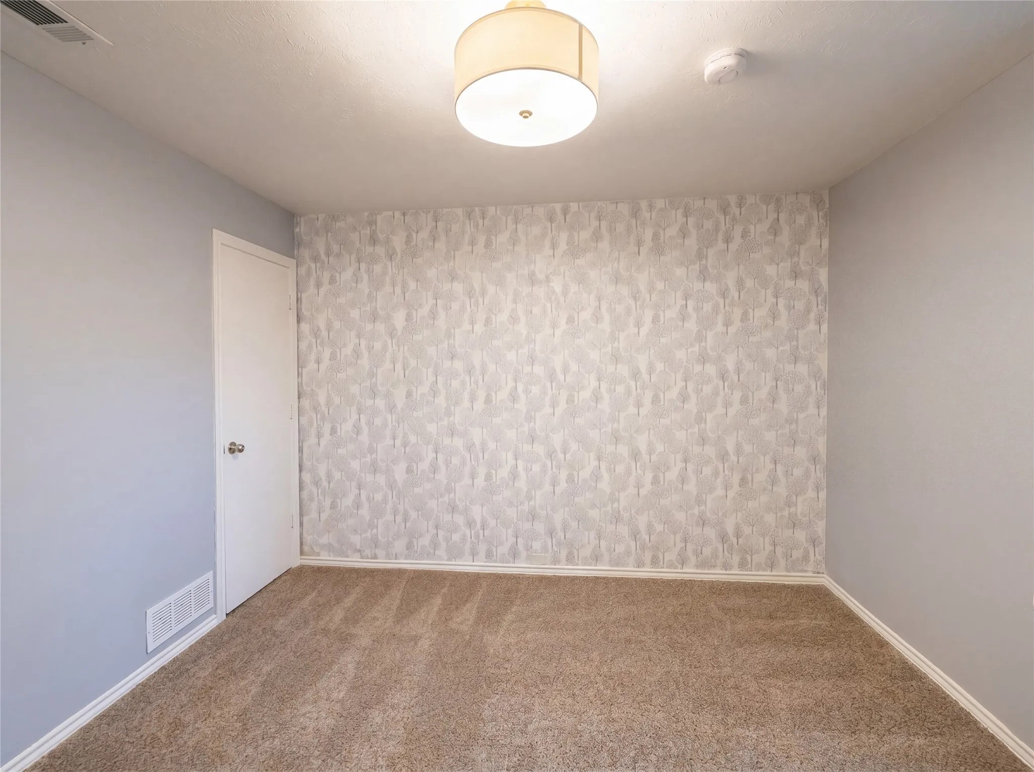 Single Family Residence For Sale in Collin County , 3717 Knob Hill Drive, Plano, Texas 75023, 3 Bedroom, 2 Bathroom, 2 Garage spaces, 1,836 Sqft, built in 1975, Preowned, mls#21262493, Real Estate Agent in Plano, Homes For Sale in Collin county, Homes For Sale in Plano, Realtor in Plano Texas, Real Estate Brokerage Independent Realty Texas, Luminita Cordes Realtor