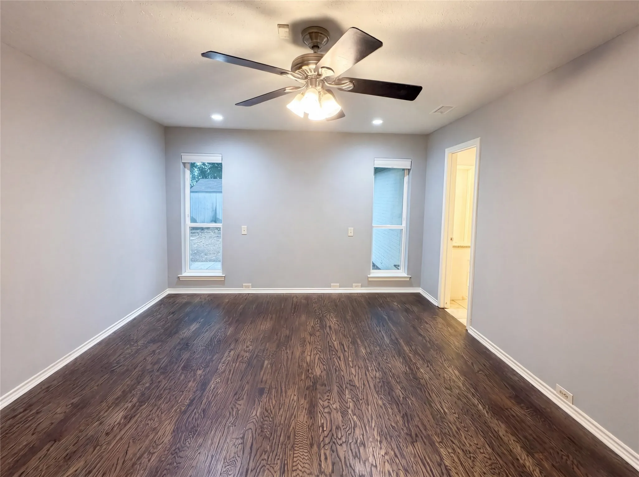 Single Family Residence For Sale in Collin County , 3717 Knob Hill Drive, Plano, Texas 75023, 3 Bedroom, 2 Bathroom, 2 Garage spaces, 1,836 Sqft, built in 1975, Preowned, mls#21262493, Real Estate Agent in Plano, Homes For Sale in Collin county, Homes For Sale in Plano, Realtor in Plano Texas, Real Estate Brokerage Independent Realty Texas, Luminita Cordes Realtor