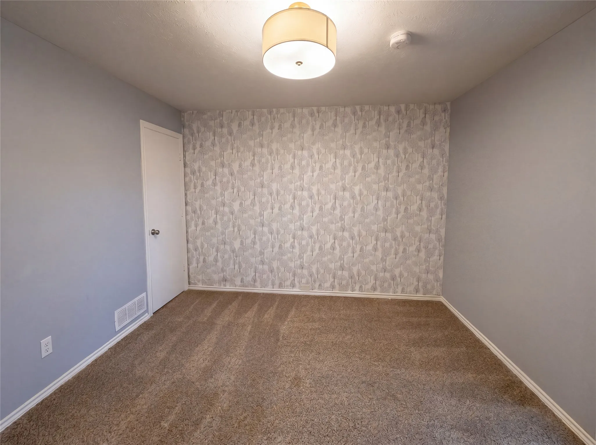 Single Family Residence For Sale in Collin County , 3717 Knob Hill Drive, Plano, Texas 75023, 3 Bedroom, 2 Bathroom, 2 Garage spaces, 1,836 Sqft, built in 1975, Preowned, mls#21262493, Real Estate Agent in Plano, Homes For Sale in Collin county, Homes For Sale in Plano, Realtor in Plano Texas, Real Estate Brokerage Independent Realty Texas, Luminita Cordes Realtor