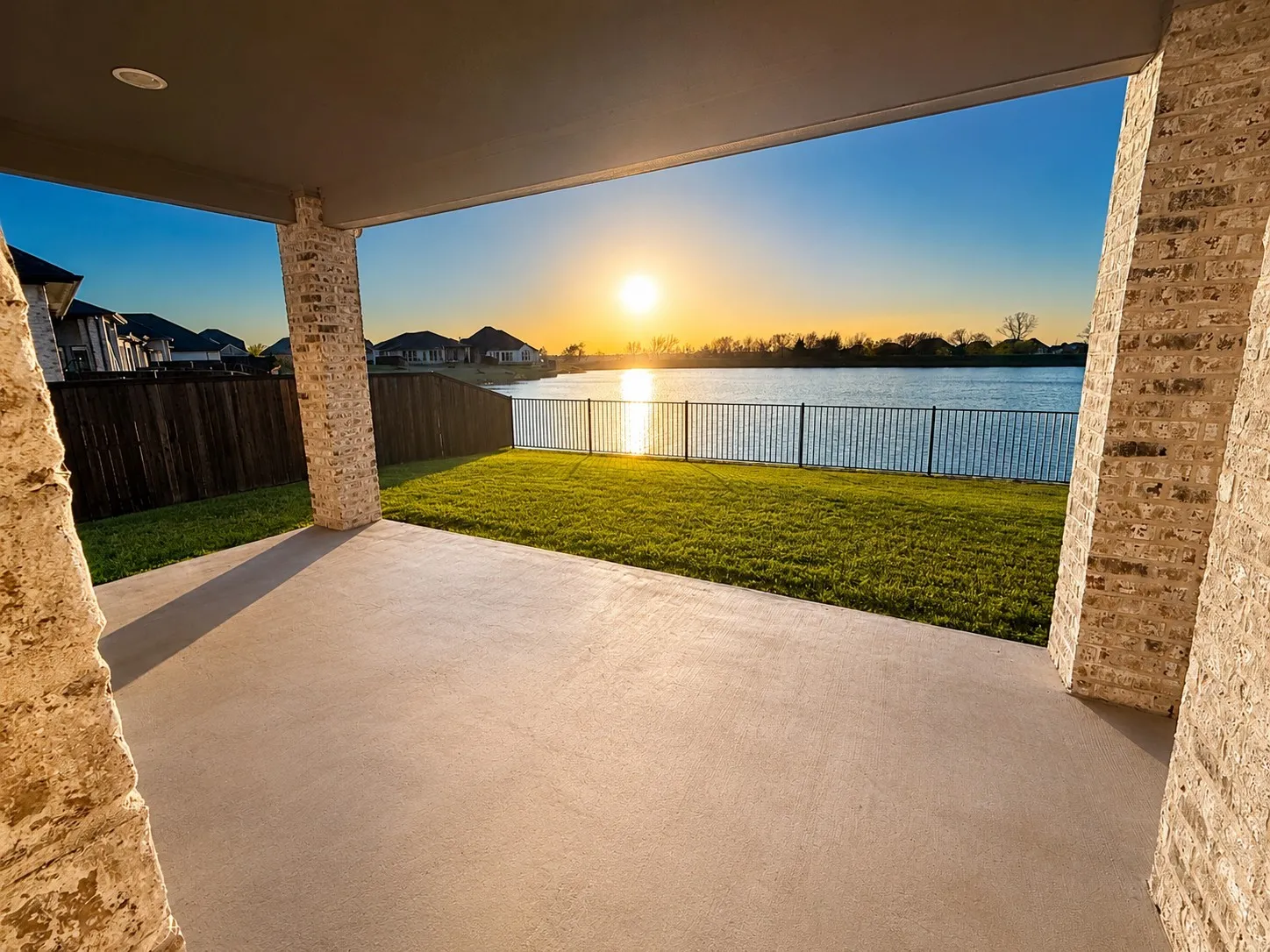 Covered patio with concrete flooring