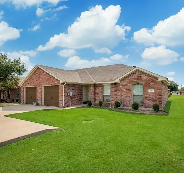 Apartment For Rent in Ellis County , 803 Hibiscus Trail, Waxahachie, Texas 75165, 3 Bedroom, 2 Bathroom, 2 Garage spaces, 1,350 Sqft, built in 2008, mls#21262510, Real Estate Agent in Waxahachie, Homes For Rent in Ellis county, Homes For Rent in Waxahachie, Realtor in Waxahachie Texas, Real Estate Brokerage Independent Realty Texas, Luminita Cordes Realtor