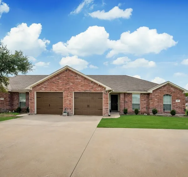 Apartment For Rent in Ellis County , 803 Hibiscus Trail, Waxahachie, Texas 75165, 3 Bedroom, 2 Bathroom, 2 Garage spaces, 1,350 Sqft, built in 2008, mls#21262510, Real Estate Agent in Waxahachie, Homes For Rent in Ellis county, Homes For Rent in Waxahachie, Realtor in Waxahachie Texas, Real Estate Brokerage Independent Realty Texas, Luminita Cordes Realtor