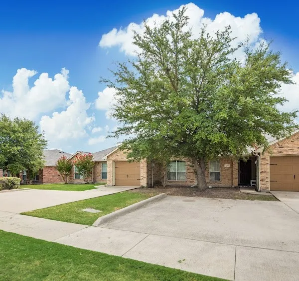 Apartment For Rent in Ellis County , 803 Hibiscus Trail, Waxahachie, Texas 75165, 3 Bedroom, 2 Bathroom, 2 Garage spaces, 1,350 Sqft, built in 2008, mls#21262510, Real Estate Agent in Waxahachie, Homes For Rent in Ellis county, Homes For Rent in Waxahachie, Realtor in Waxahachie Texas, Real Estate Brokerage Independent Realty Texas, Luminita Cordes Realtor
