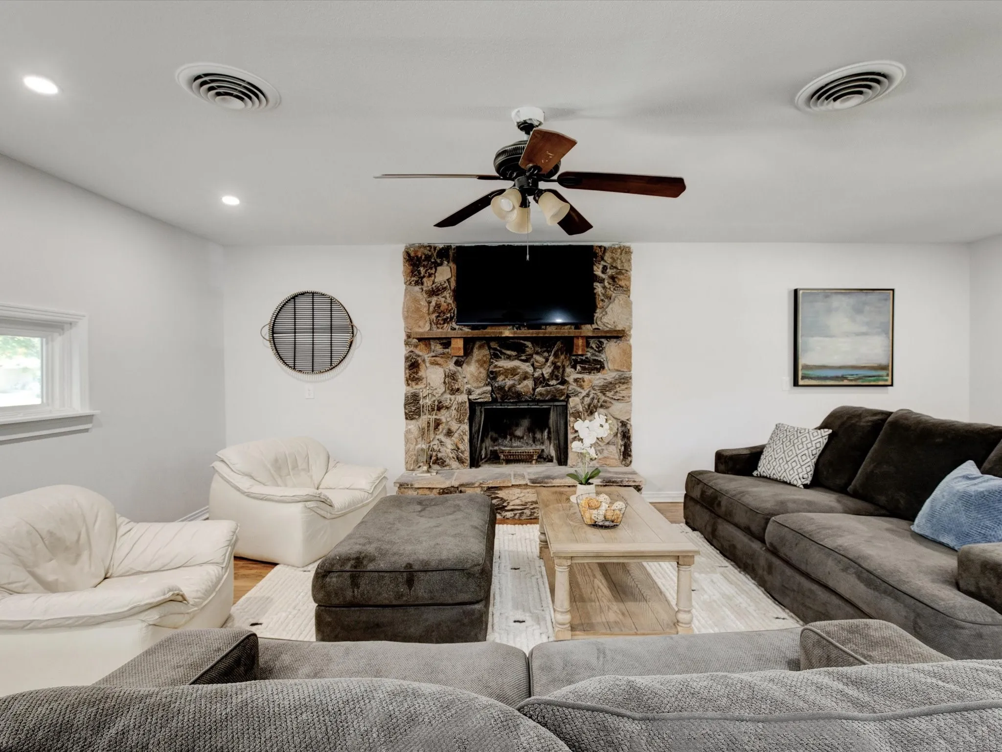 Single Family Residence For Rent in Tarrant County , 3511 Corto Avenue, Fort Worth, Texas 76109, 3 Bedroom, 2 Bathroom, Garage spaces, 2,036 Sqft, built in 1950, mls#21258979, Real Estate Agent in Fort Worth, Homes For Rent in Tarrant county, Homes For Rent in Fort Worth, Realtor in Fort Worth Texas, Real Estate Brokerage Independent Realty Texas, Luminita Cordes Realtor
