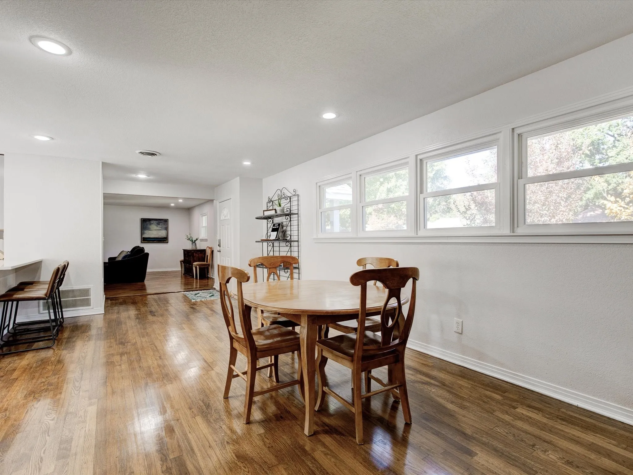 Single Family Residence For Rent in Tarrant County , 3511 Corto Avenue, Fort Worth, Texas 76109, 3 Bedroom, 2 Bathroom, Garage spaces, 2,036 Sqft, built in 1950, mls#21258979, Real Estate Agent in Fort Worth, Homes For Rent in Tarrant county, Homes For Rent in Fort Worth, Realtor in Fort Worth Texas, Real Estate Brokerage Independent Realty Texas, Luminita Cordes Realtor
